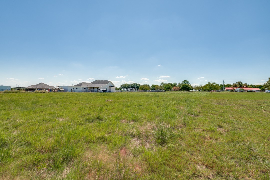 325 E Pecan Tree Road