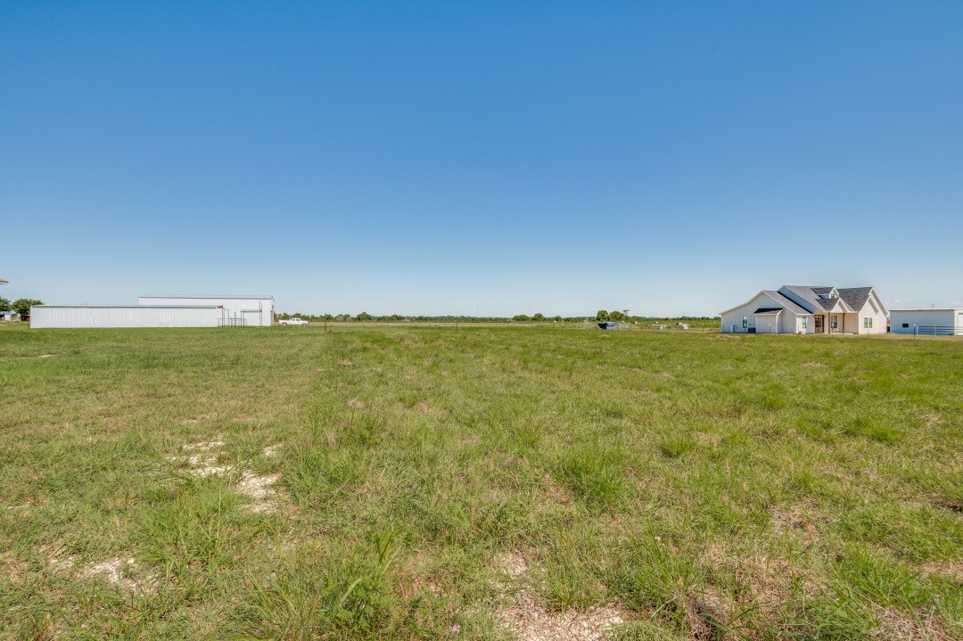 325 E Pecan Tree Road