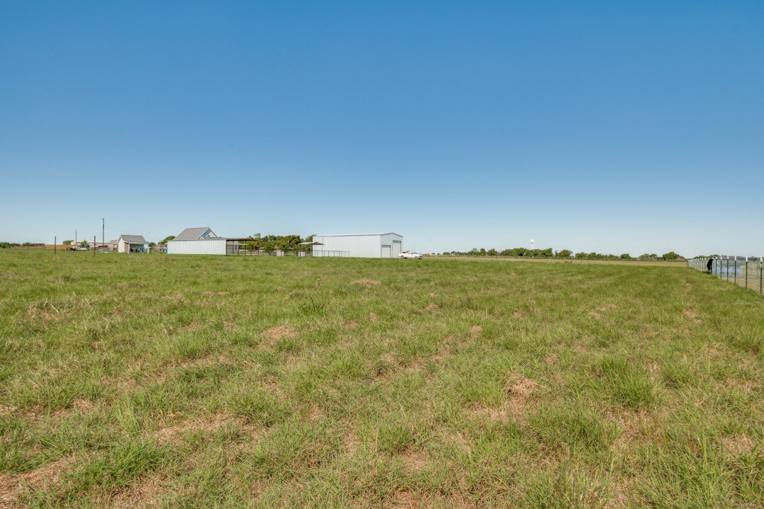 325 E Pecan Tree Road