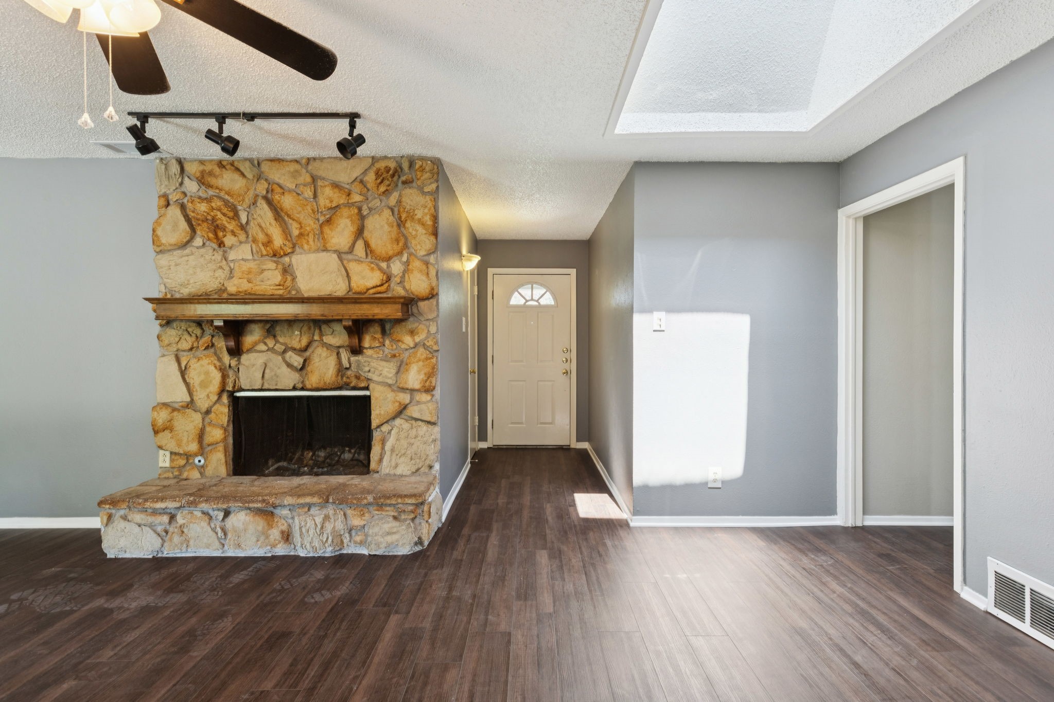 2124 Stonehenge Drive