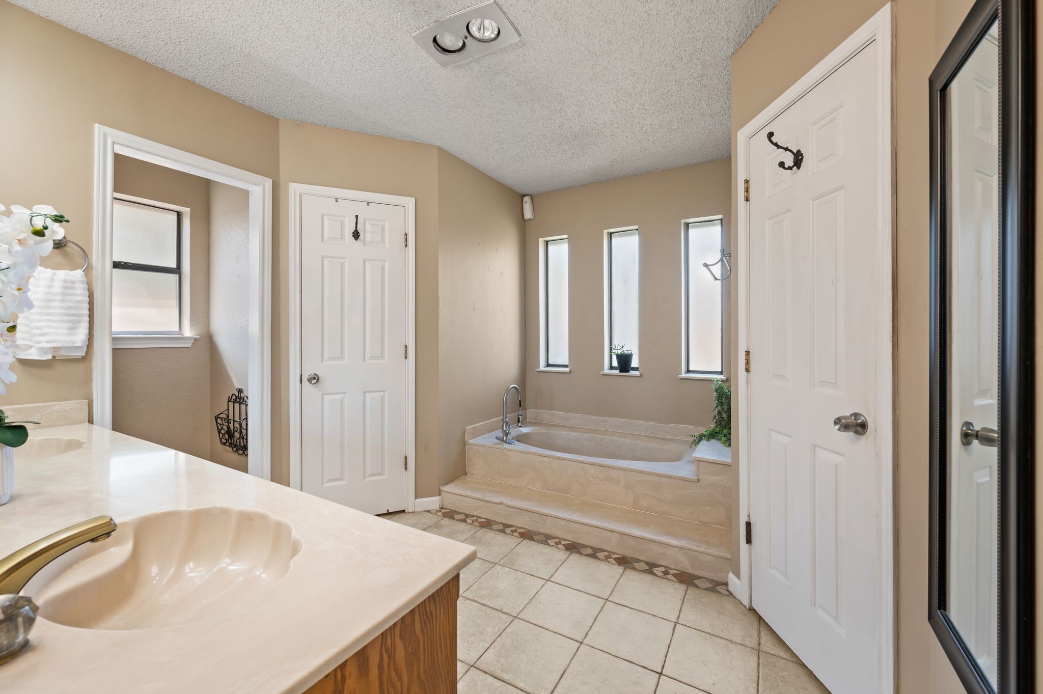 760 Santa Fe Trail