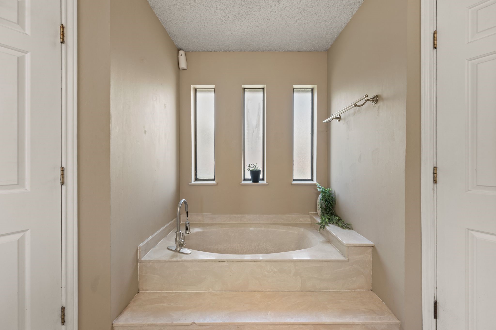 760 Santa Fe Trail