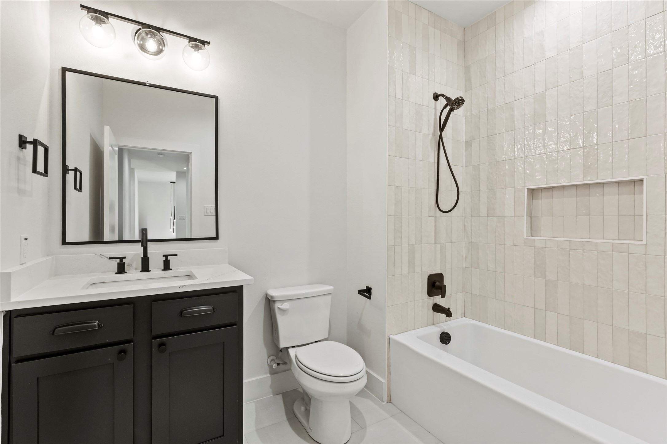 2219 W Lovers Lane