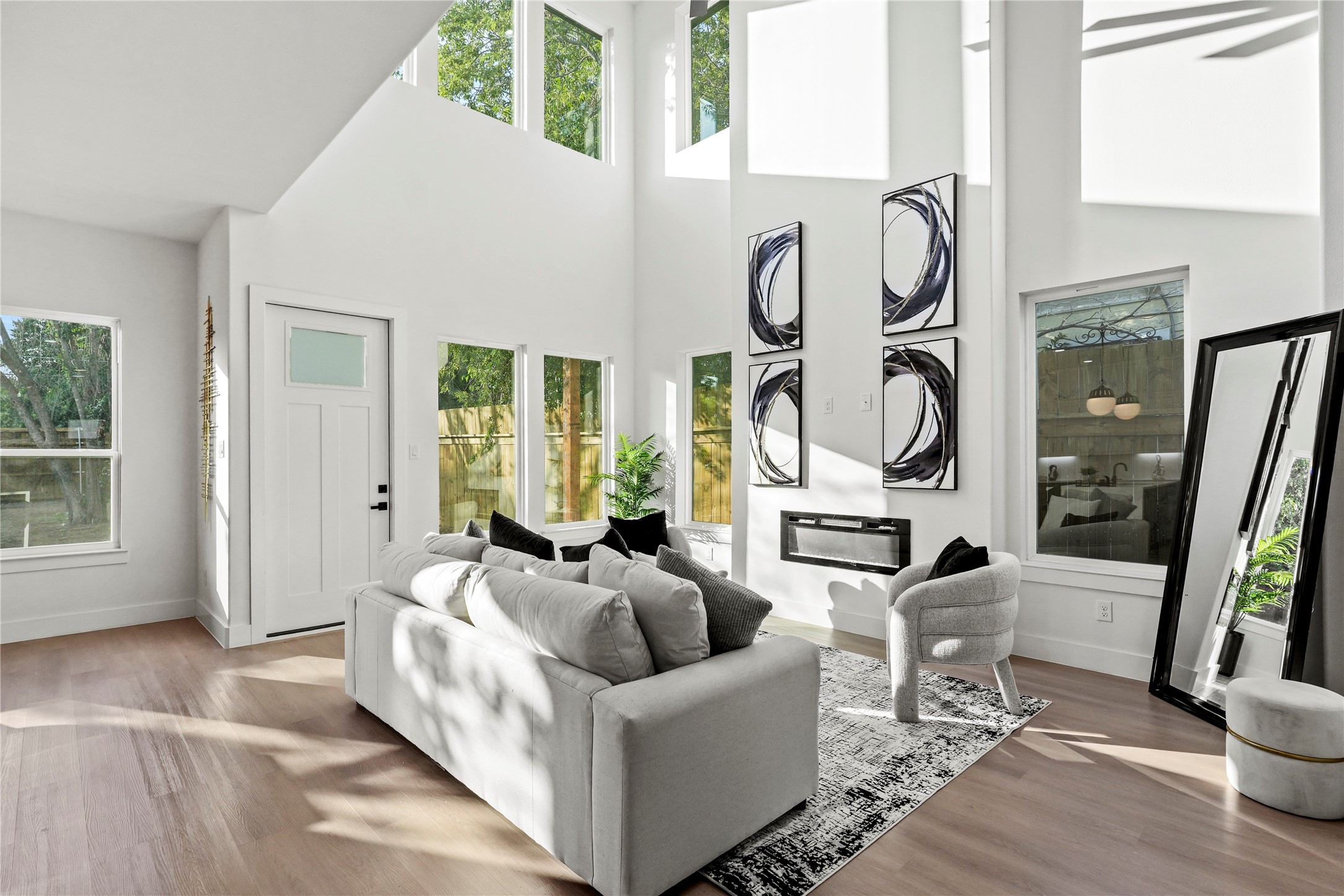 2219 W Lovers Lane