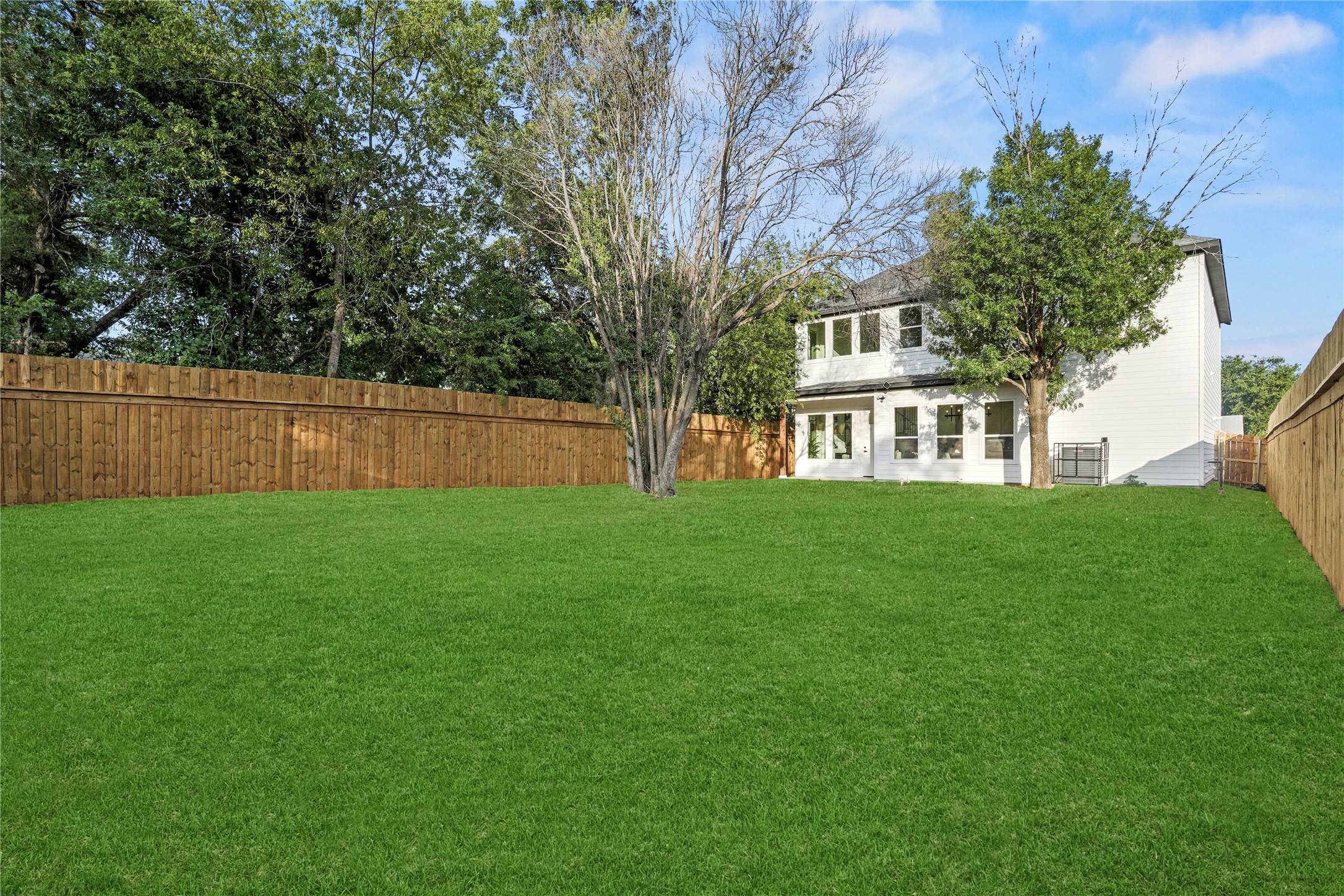 2219 W Lovers Lane