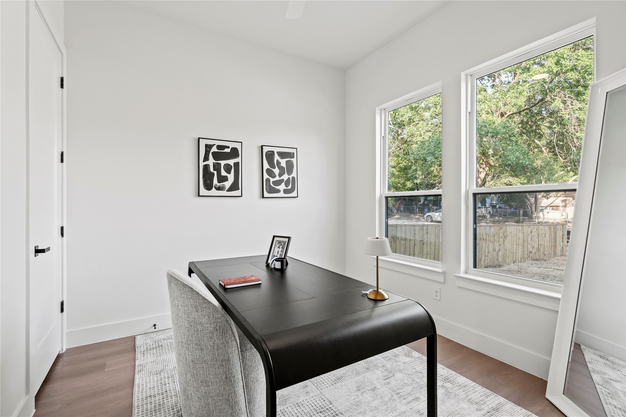 2219 W Lovers Lane