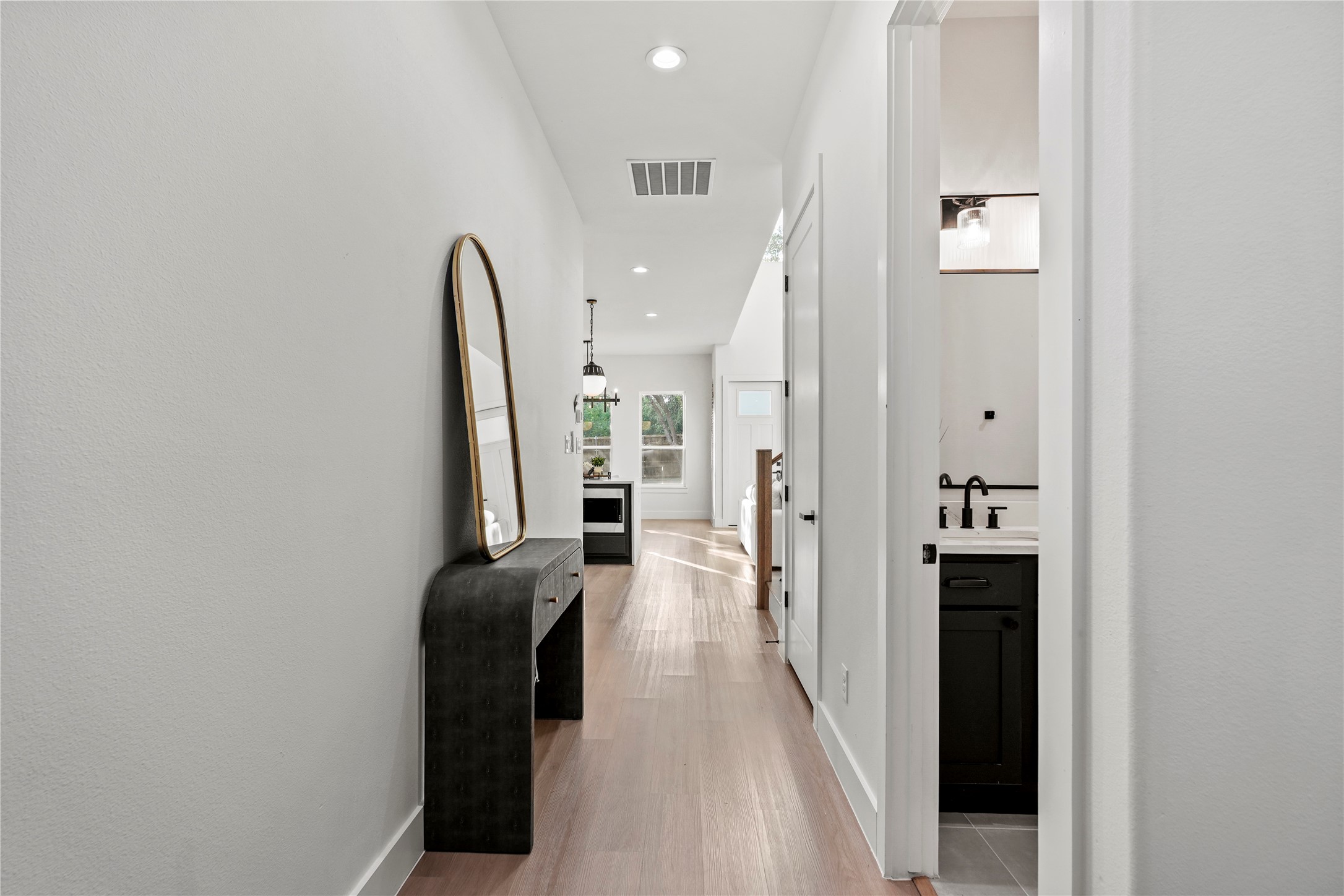 2219 W Lovers Lane