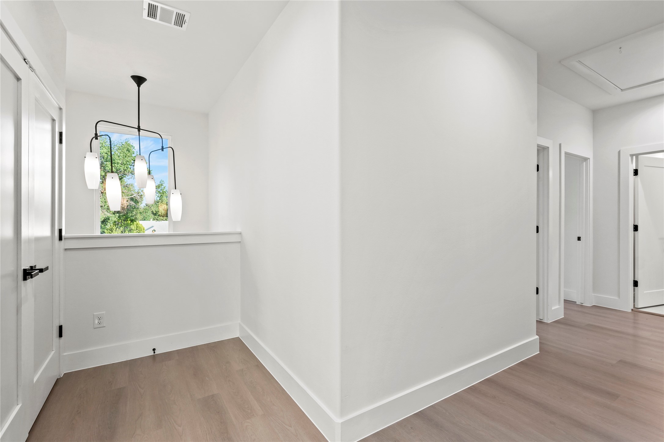 2219 W Lovers Lane