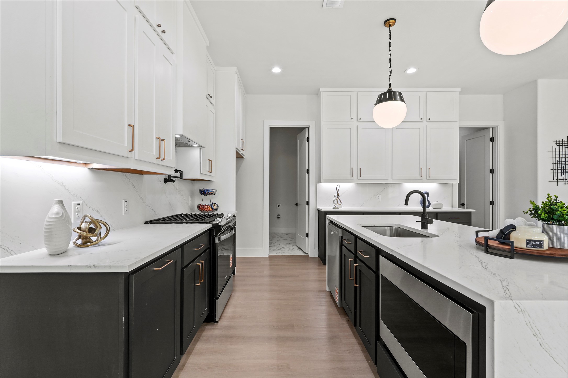 2219 W Lovers Lane
