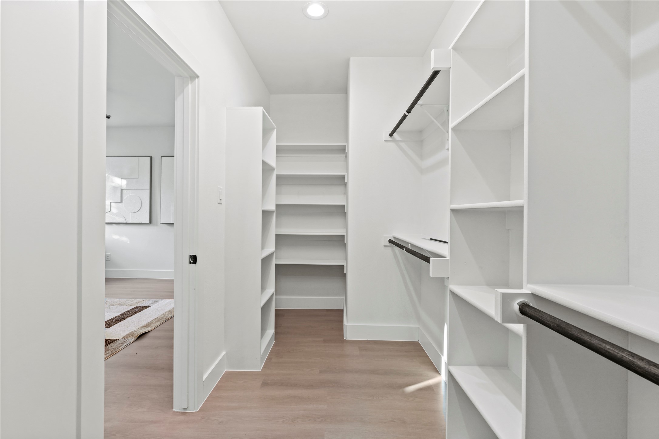 2219 W Lovers Lane