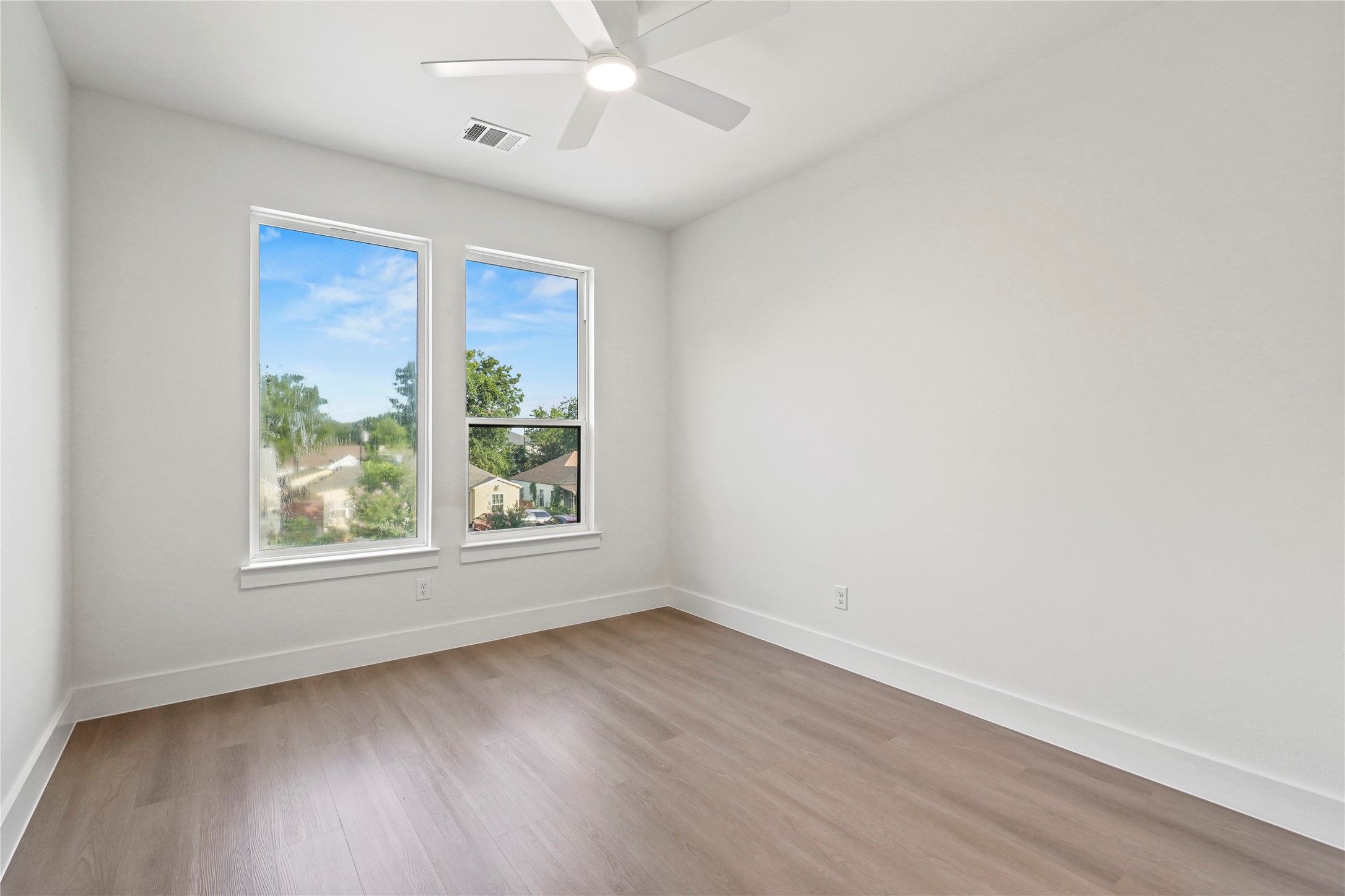 2219 W Lovers Lane
