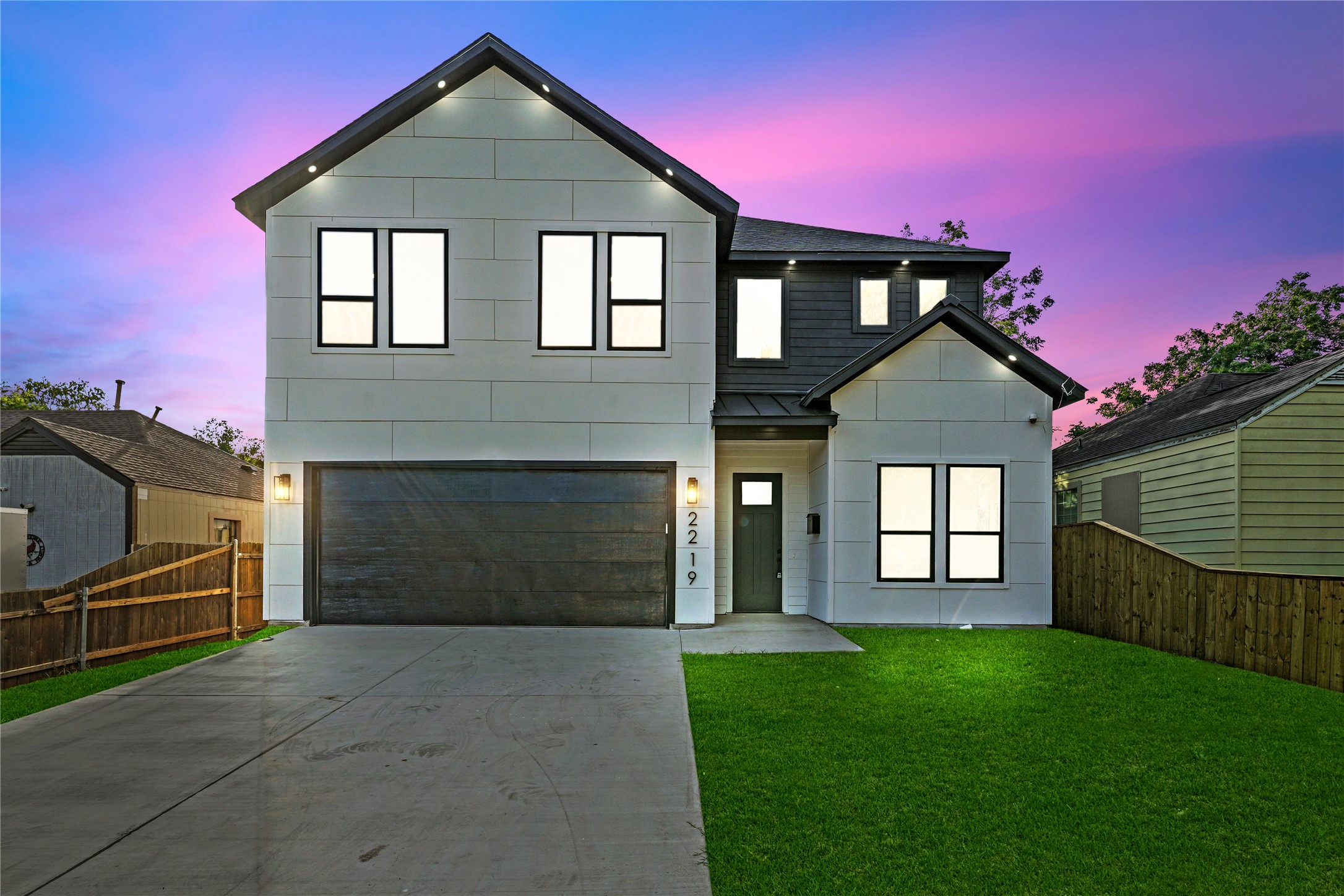 2219 W Lovers Lane