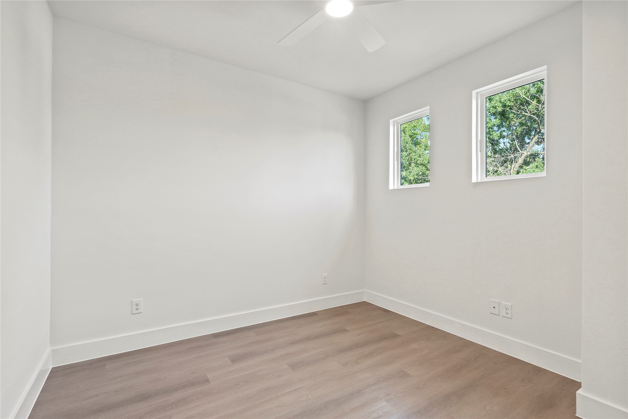2219 W Lovers Lane