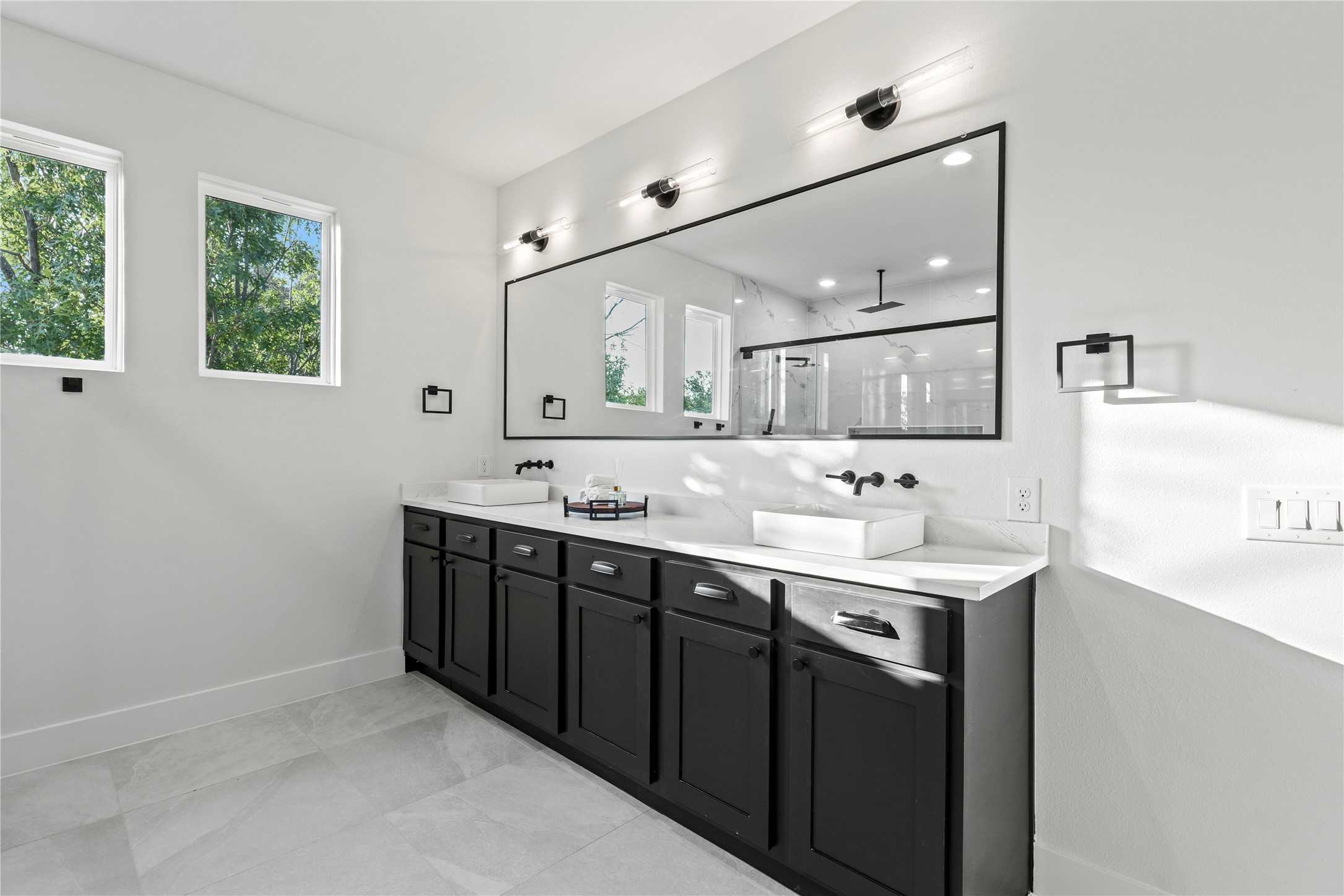 2219 W Lovers Lane