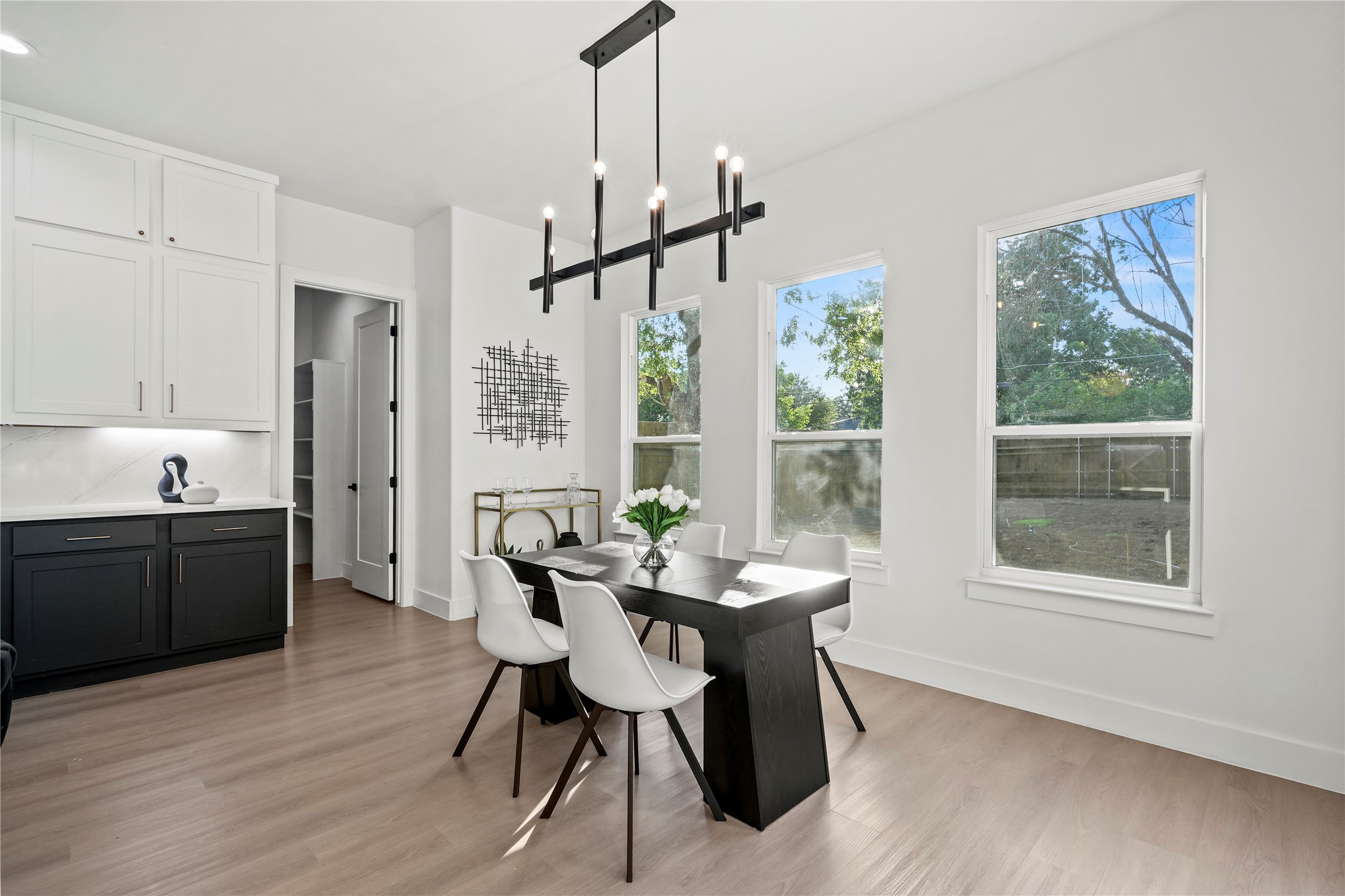 2219 W Lovers Lane