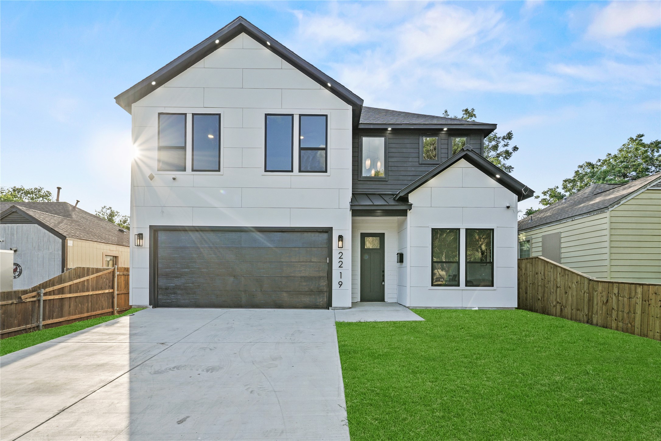 2219 W Lovers Lane