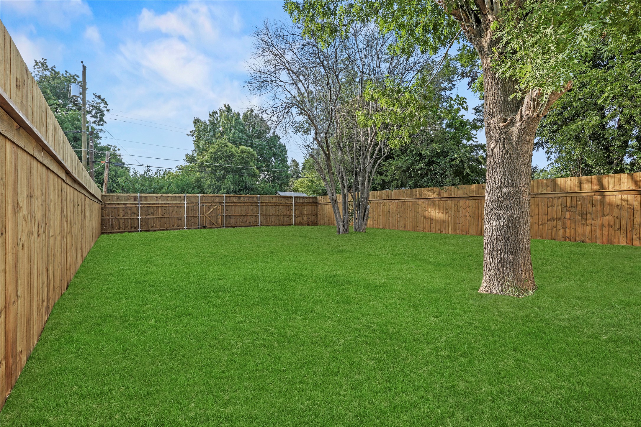 2219 W Lovers Lane