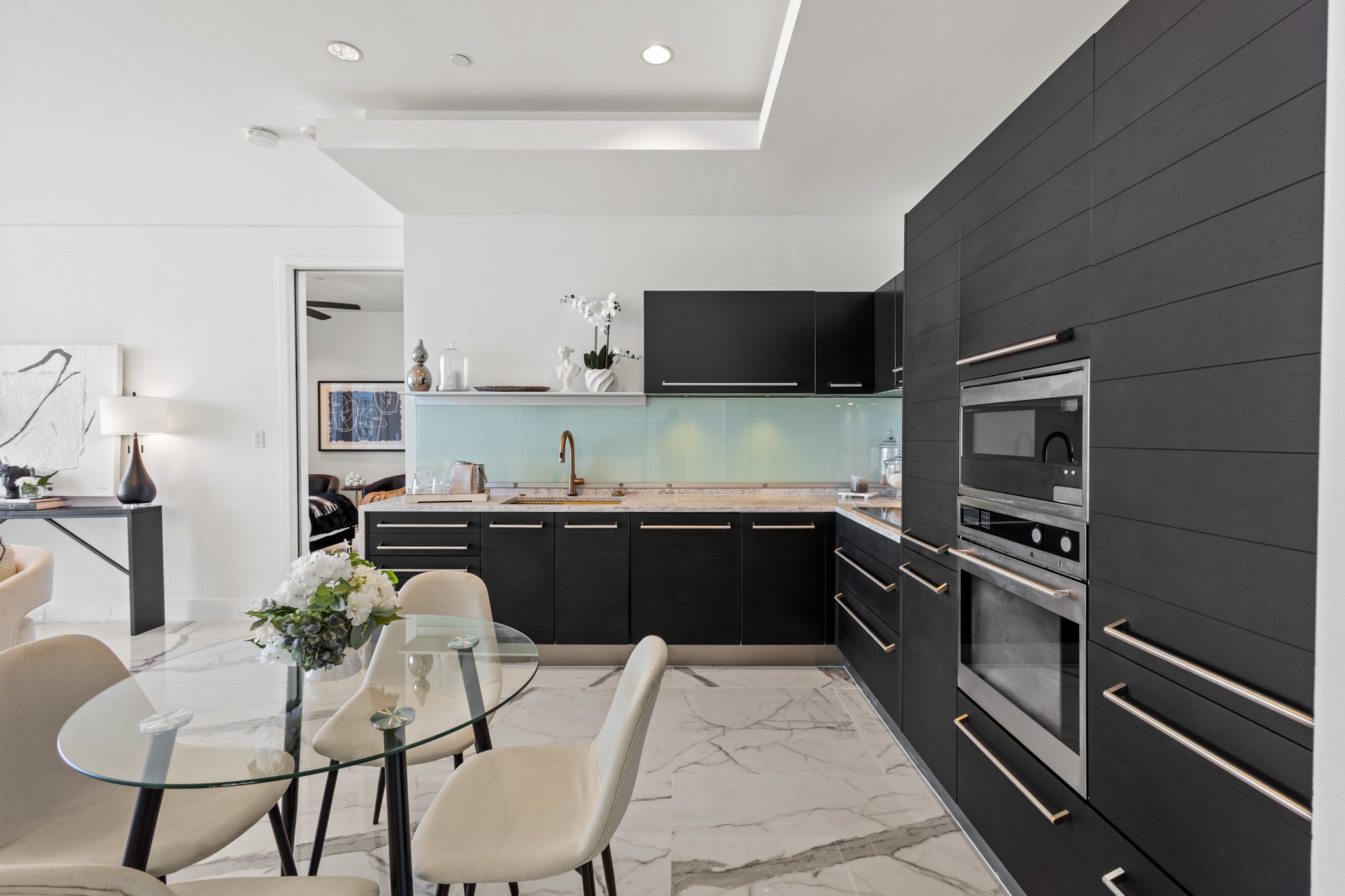 2408 Victory Park Lane 1140