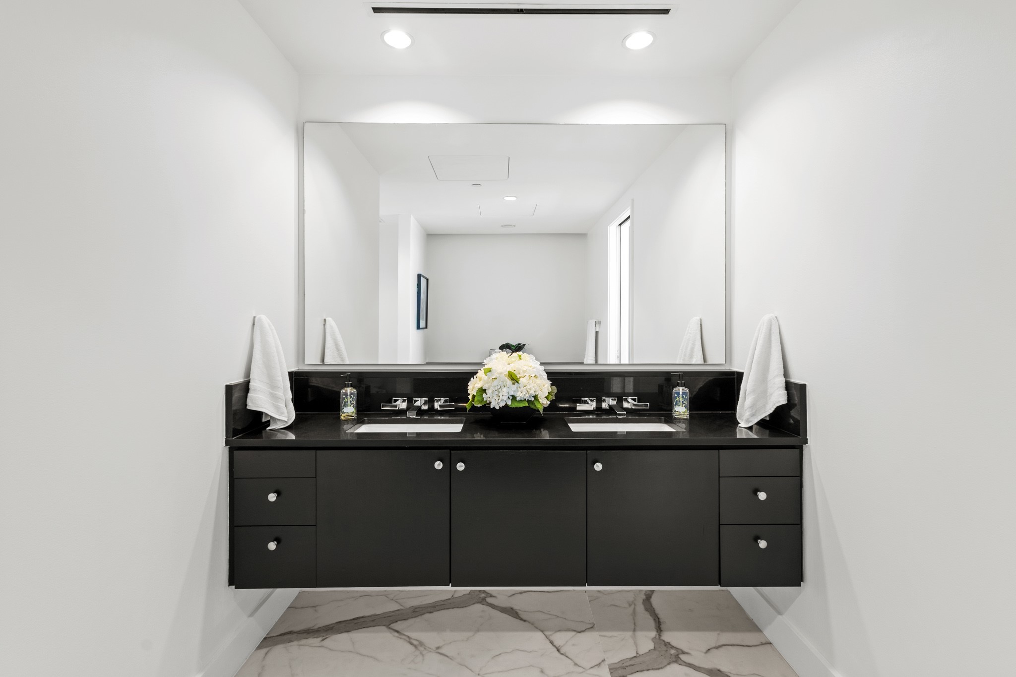 2408 Victory Park Lane 1140