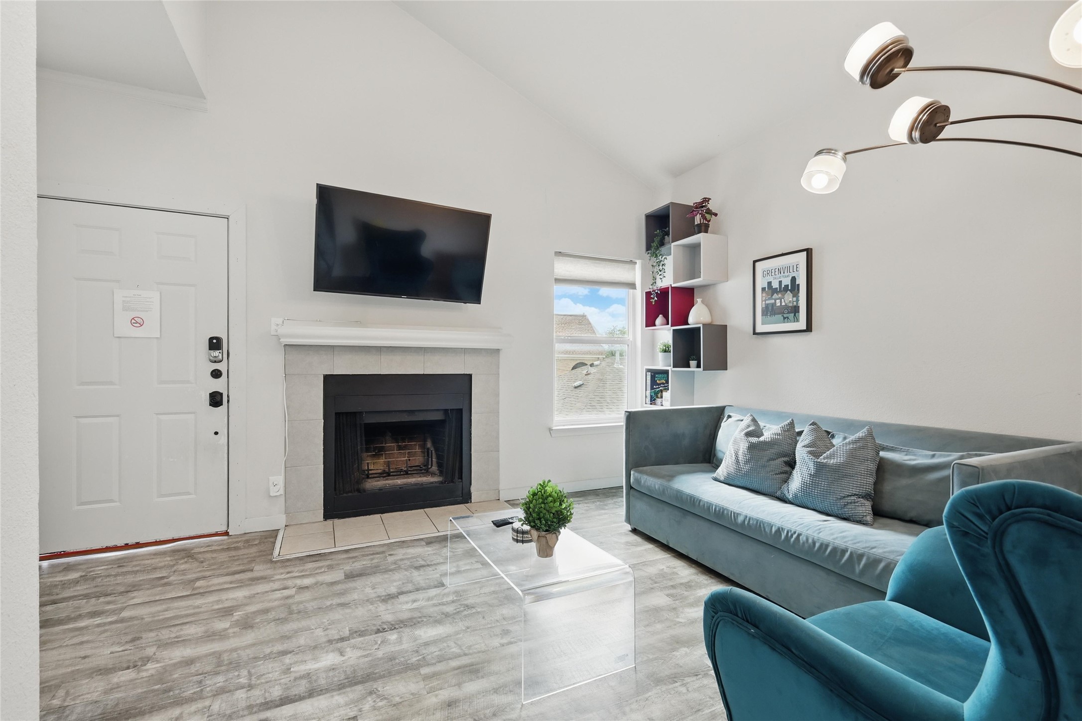 5963 Ross Avenue 202