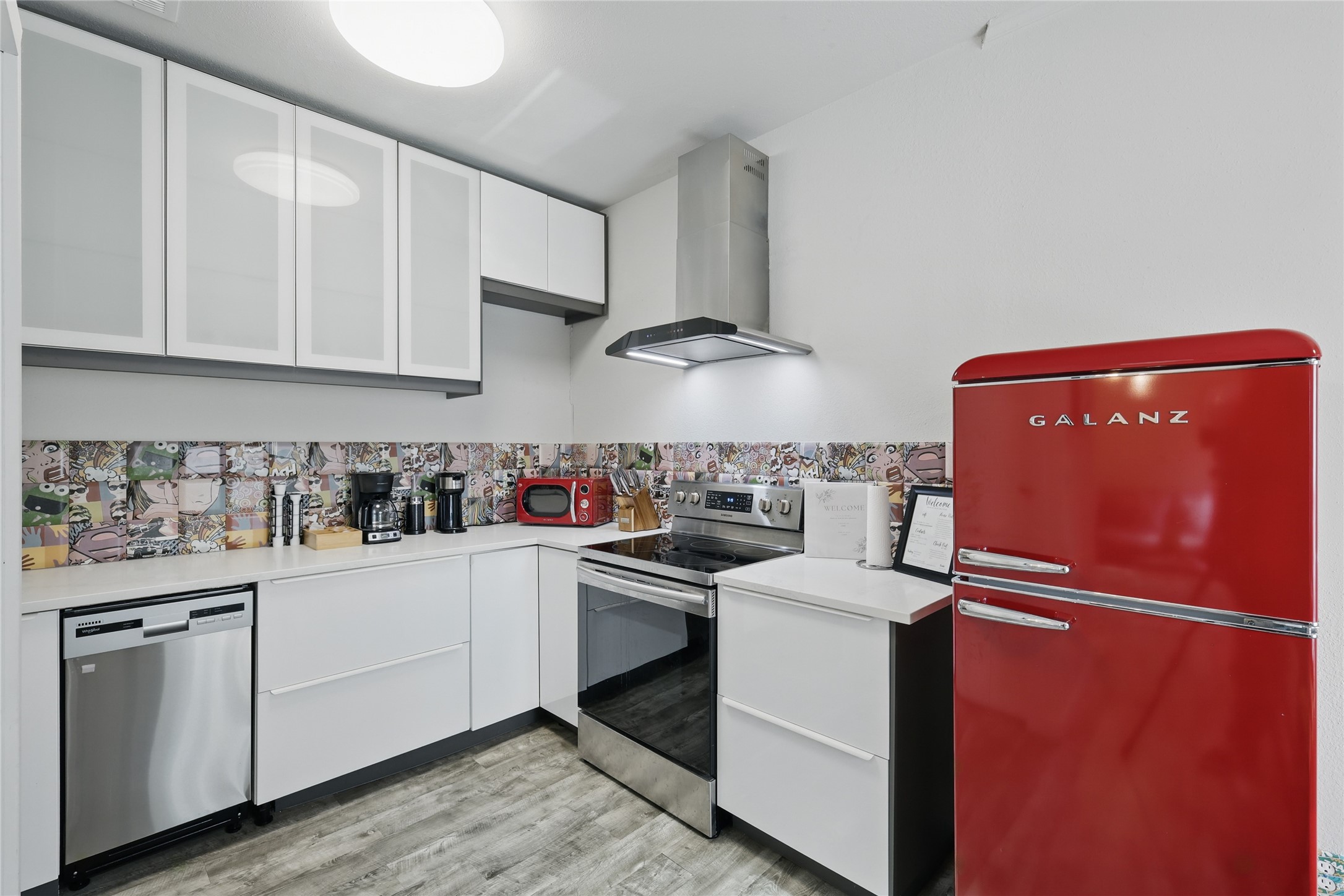 5963 Ross Avenue 202