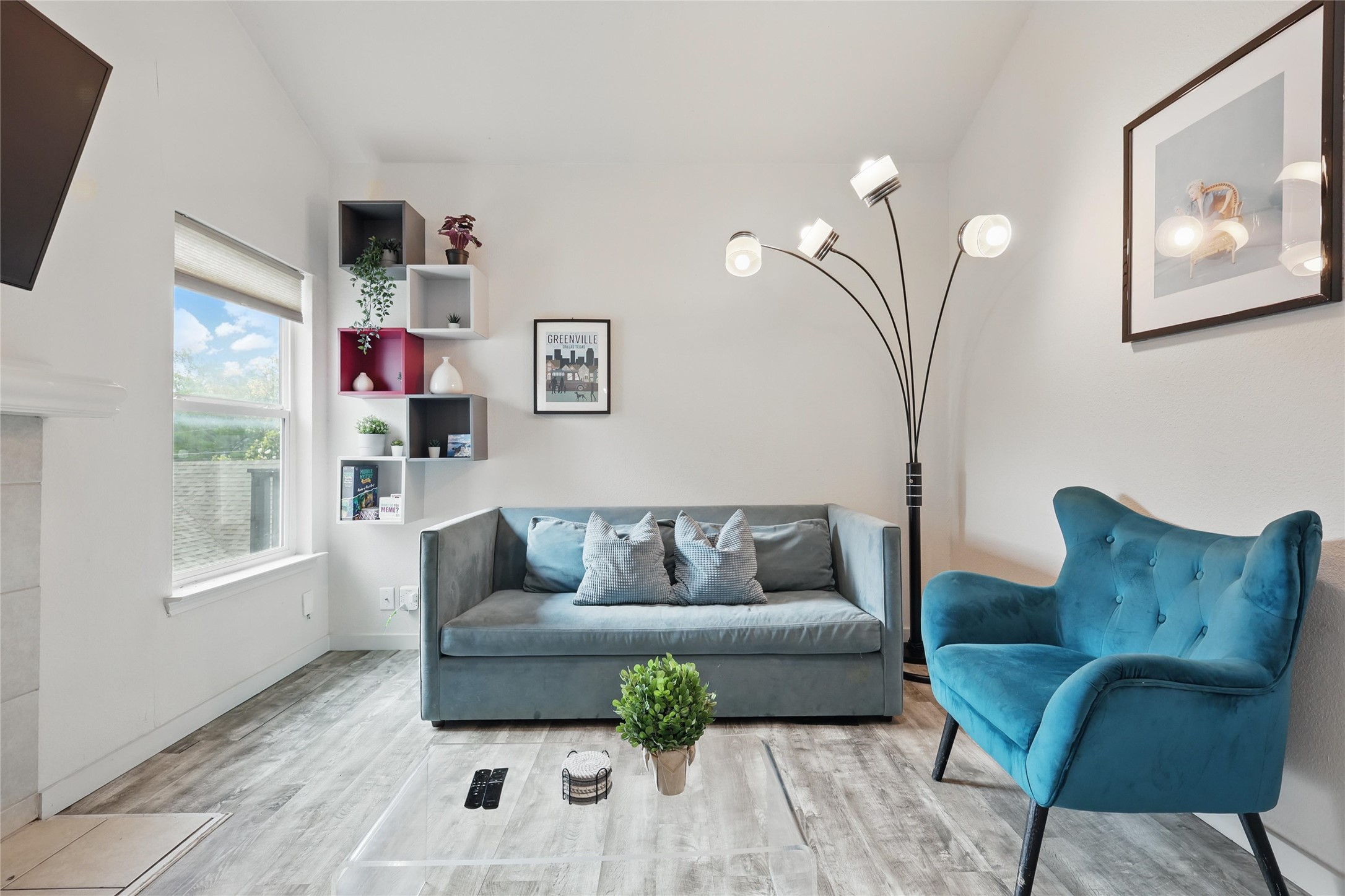 5963 Ross Avenue 202