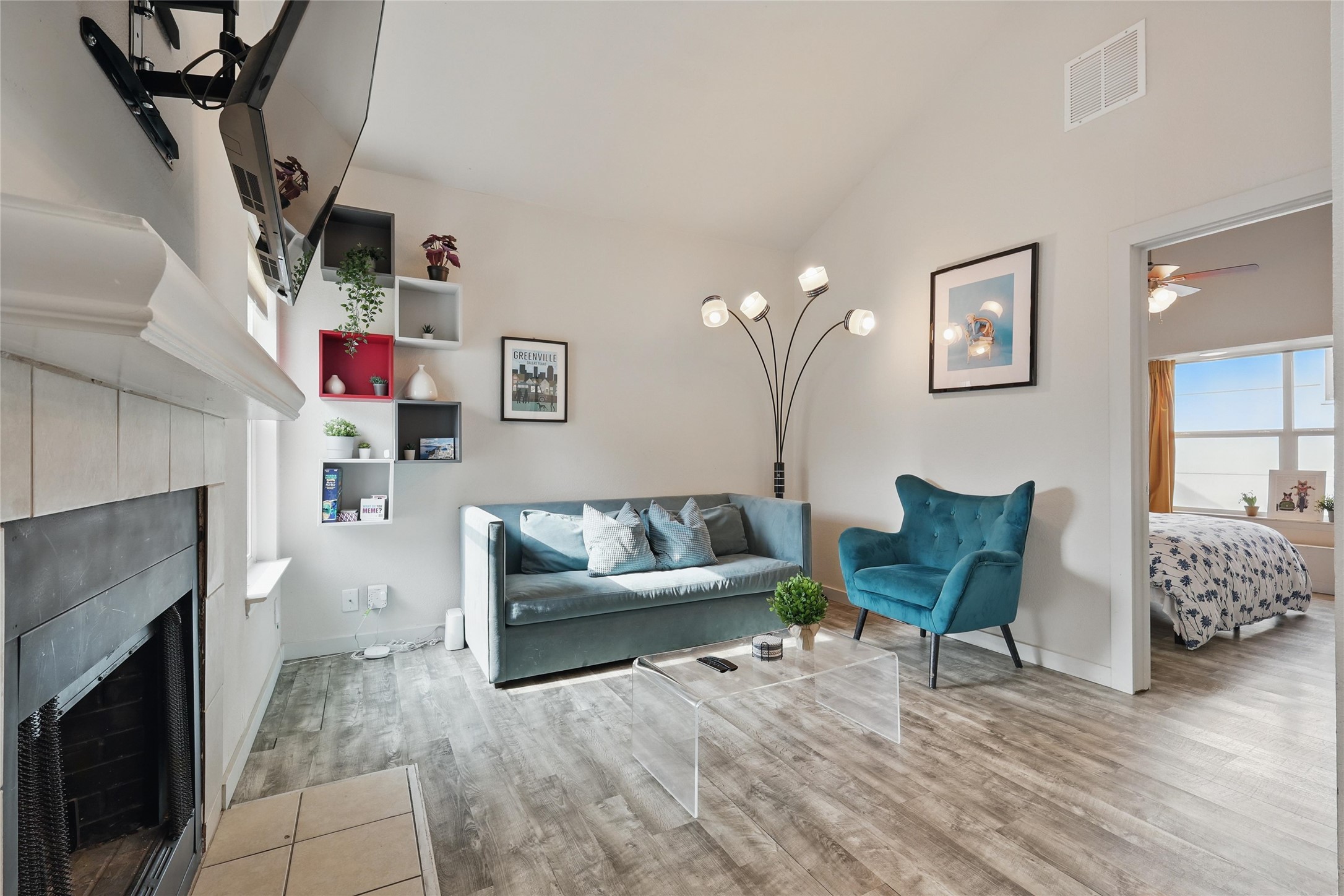 5963 Ross Avenue 202