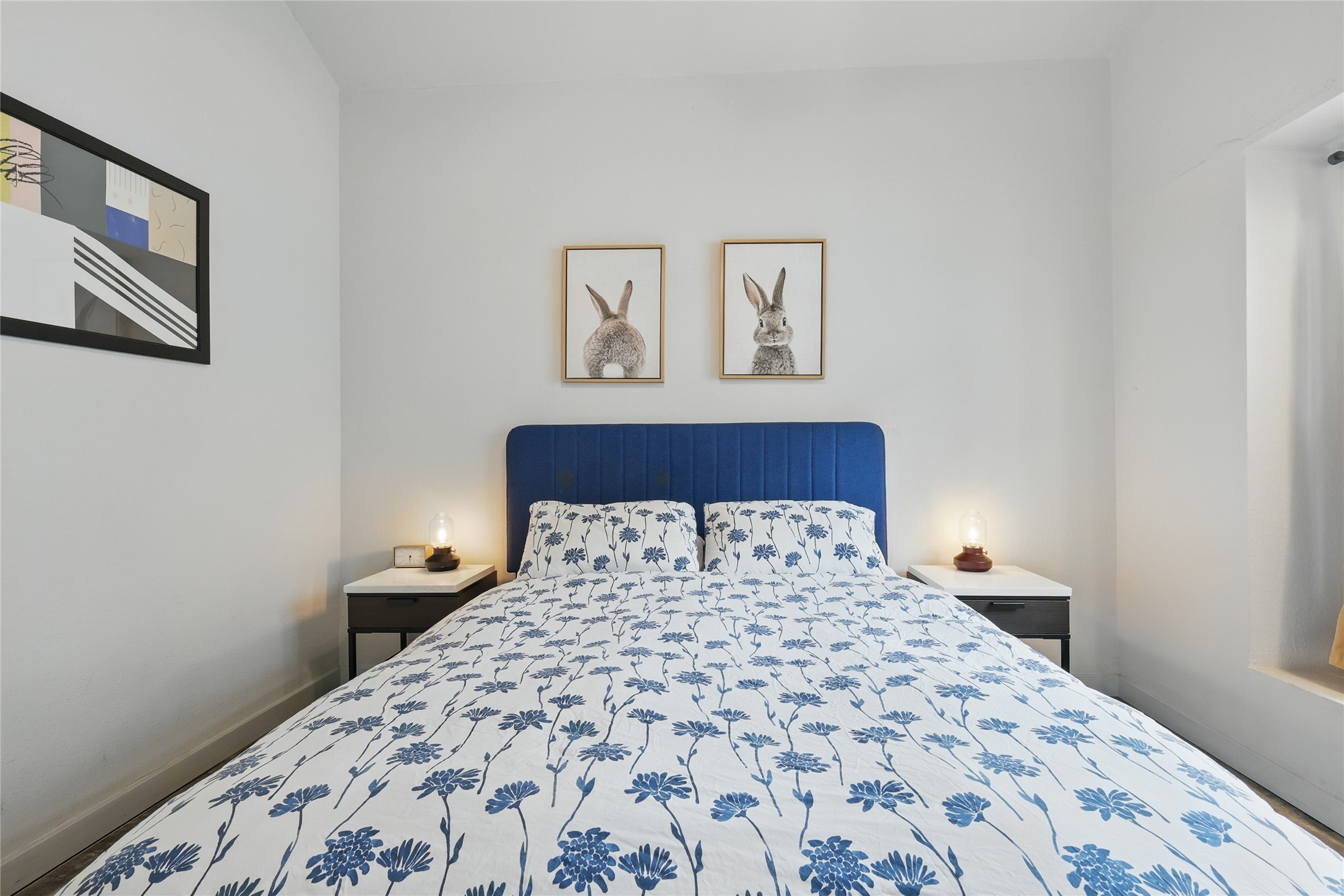 5963 Ross Avenue 202