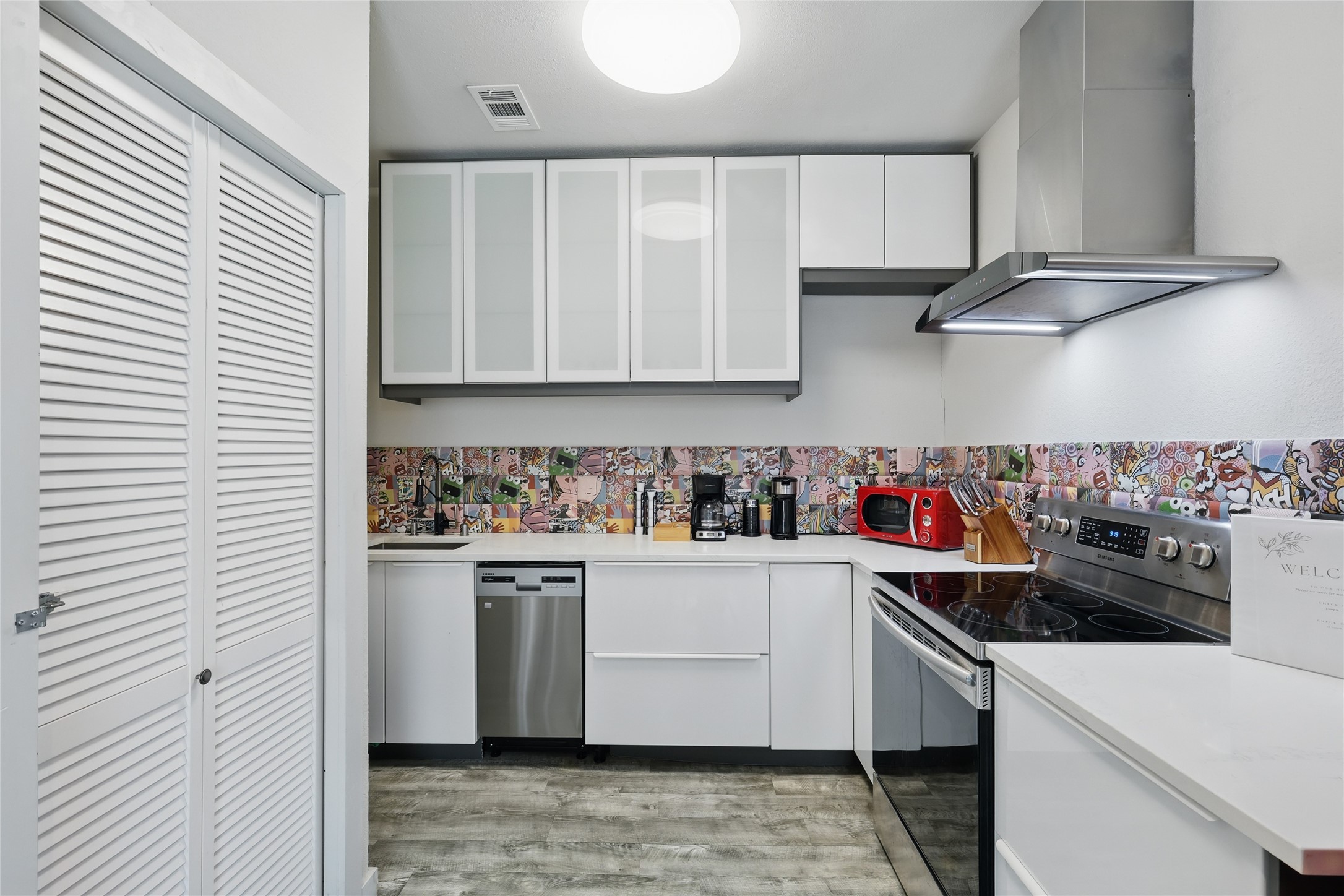 5963 Ross Avenue 202