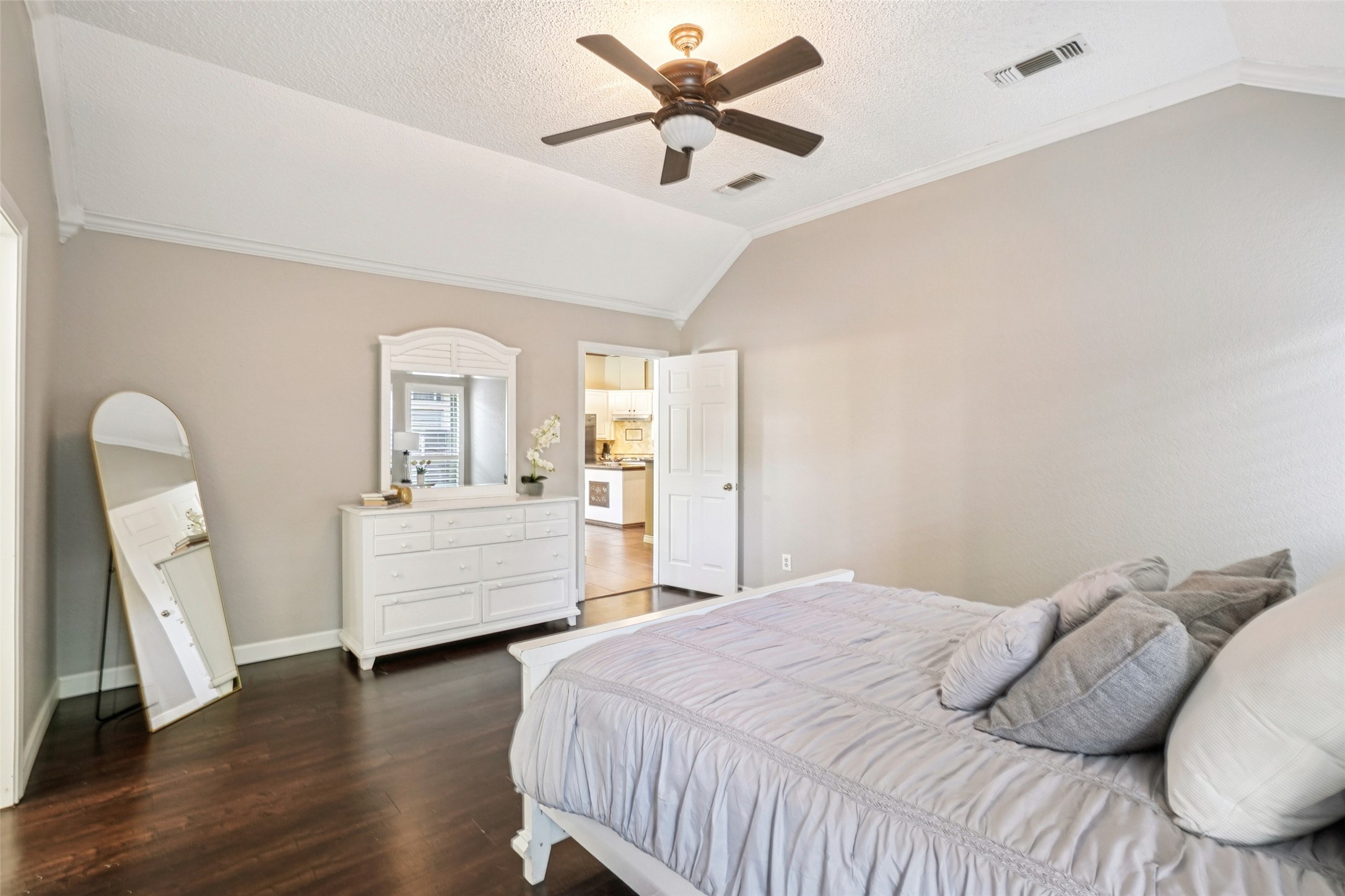 1505 Shadowbrook Drive