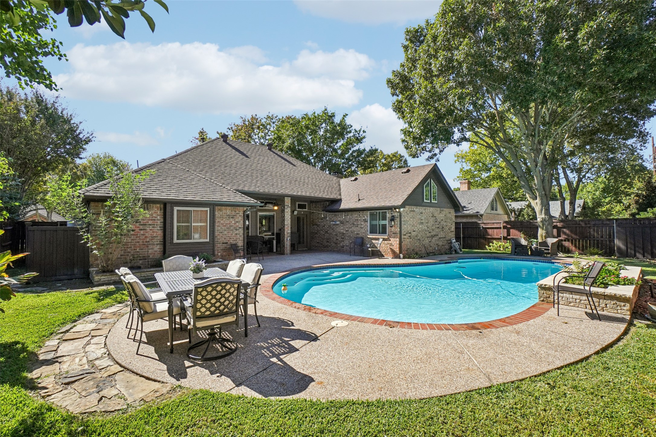 1505 Shadowbrook Drive
