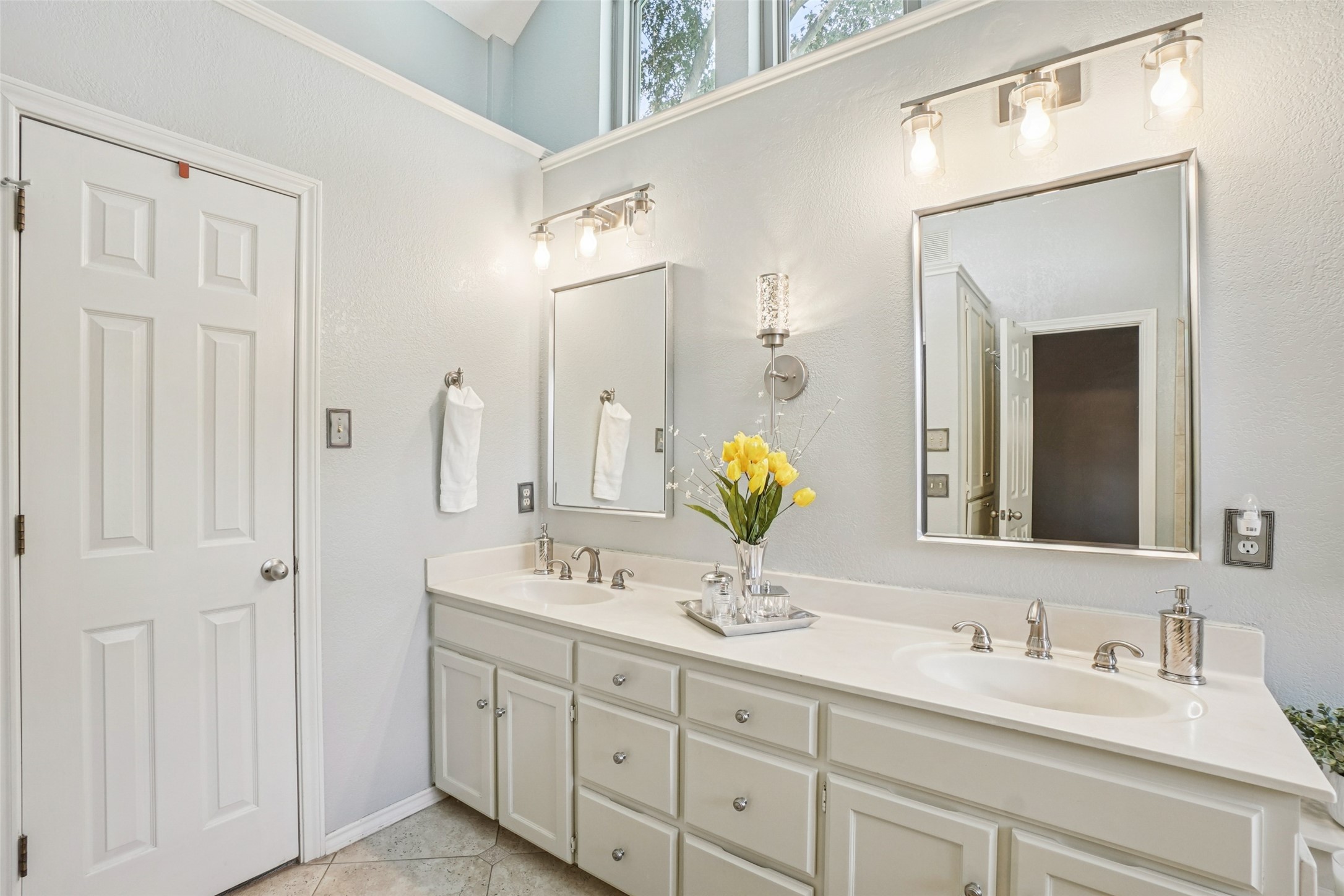 1505 Shadowbrook Drive