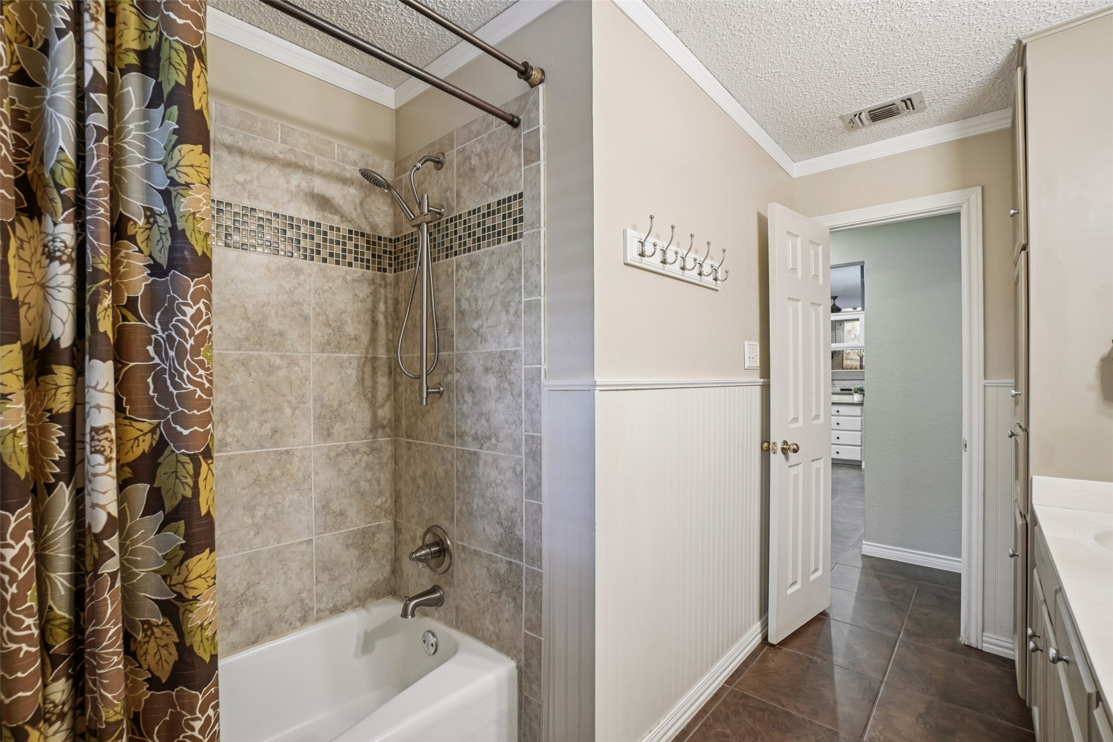 1505 Shadowbrook Drive