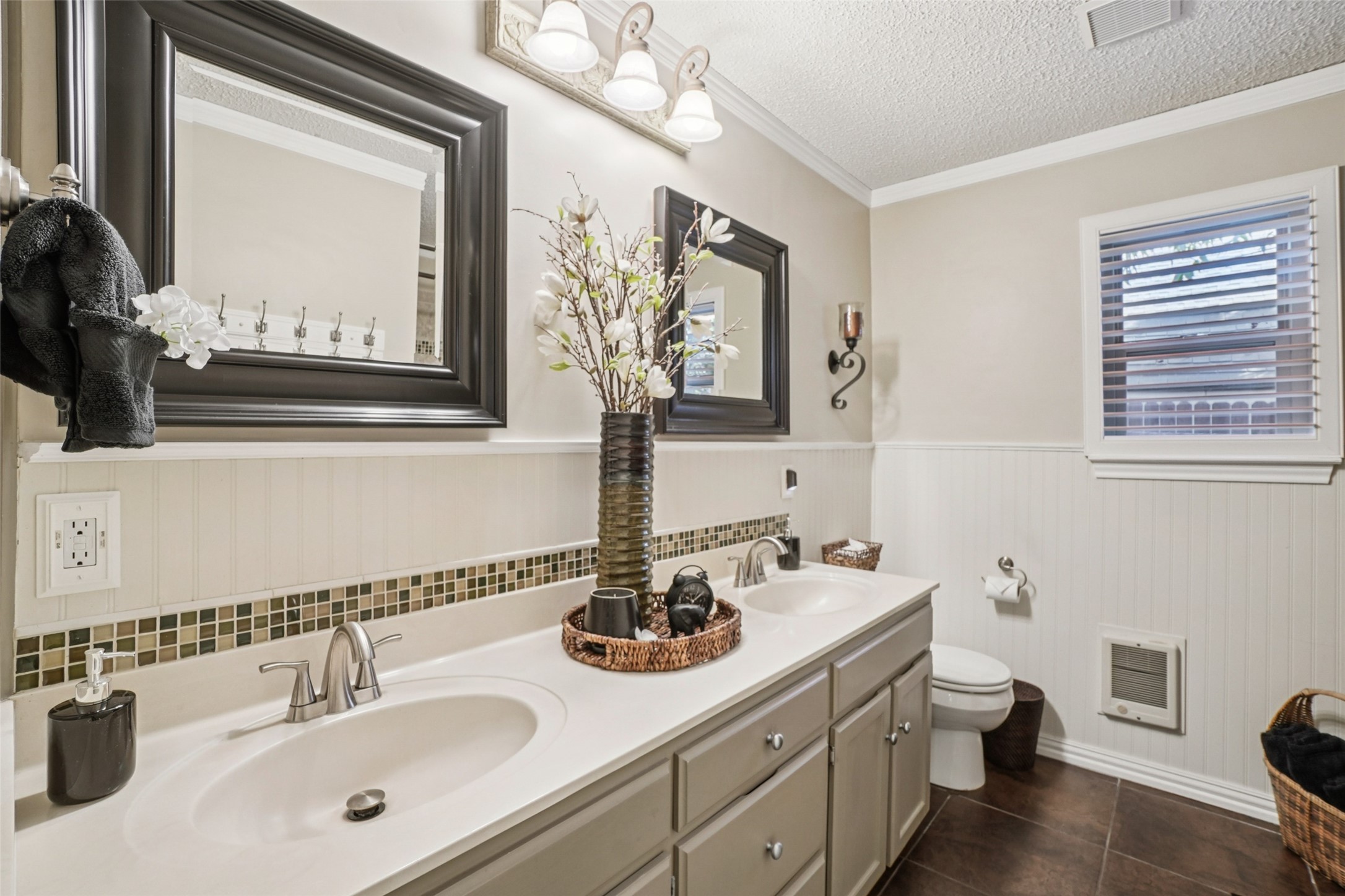 1505 Shadowbrook Drive