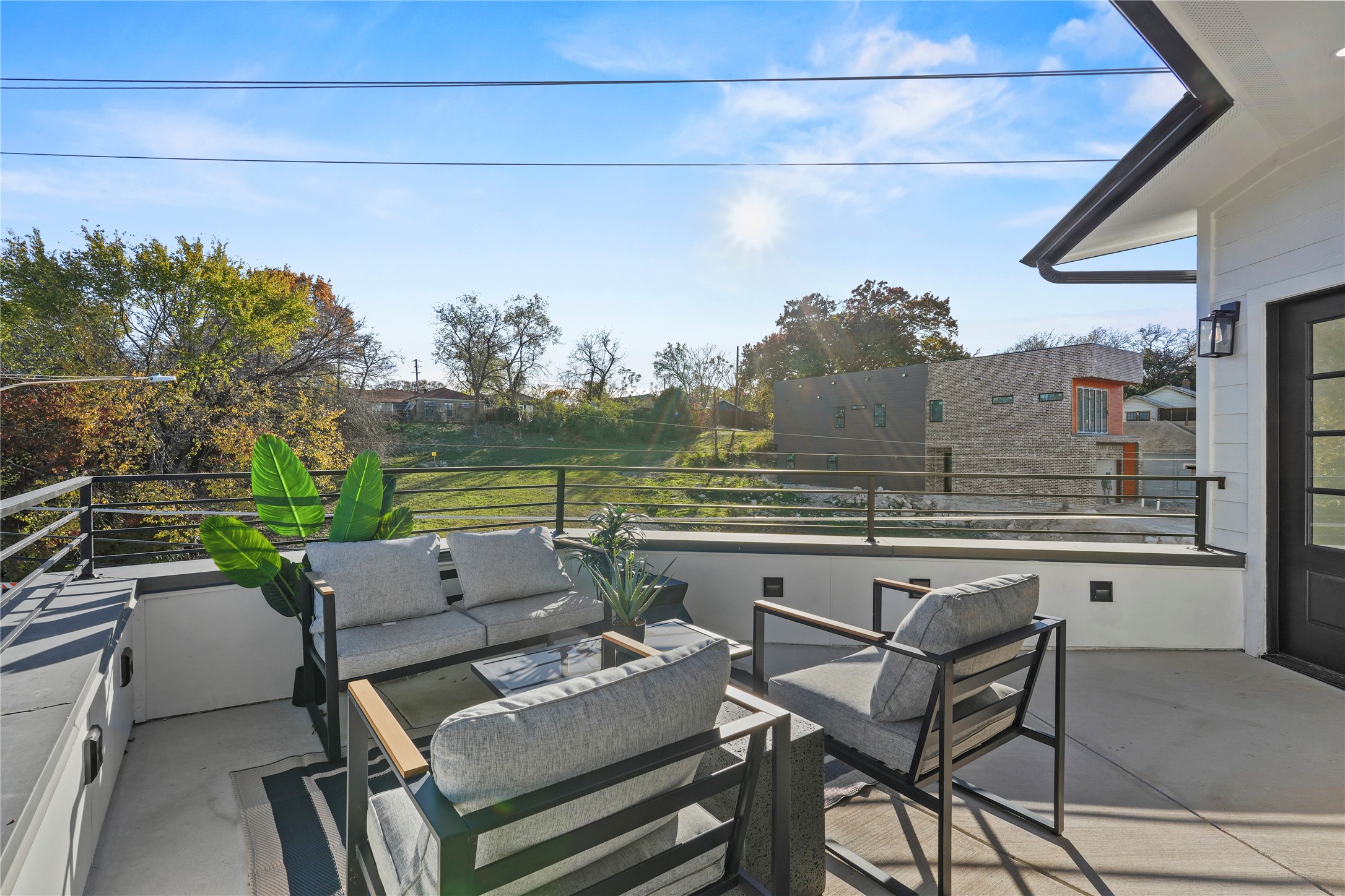 325 N Moore