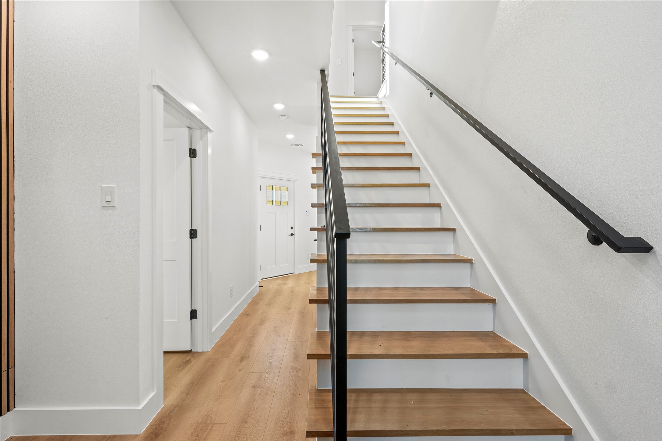 325 N Moore