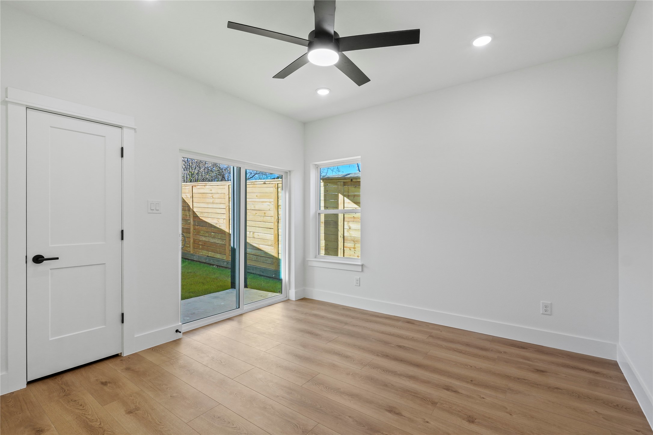 325 N Moore