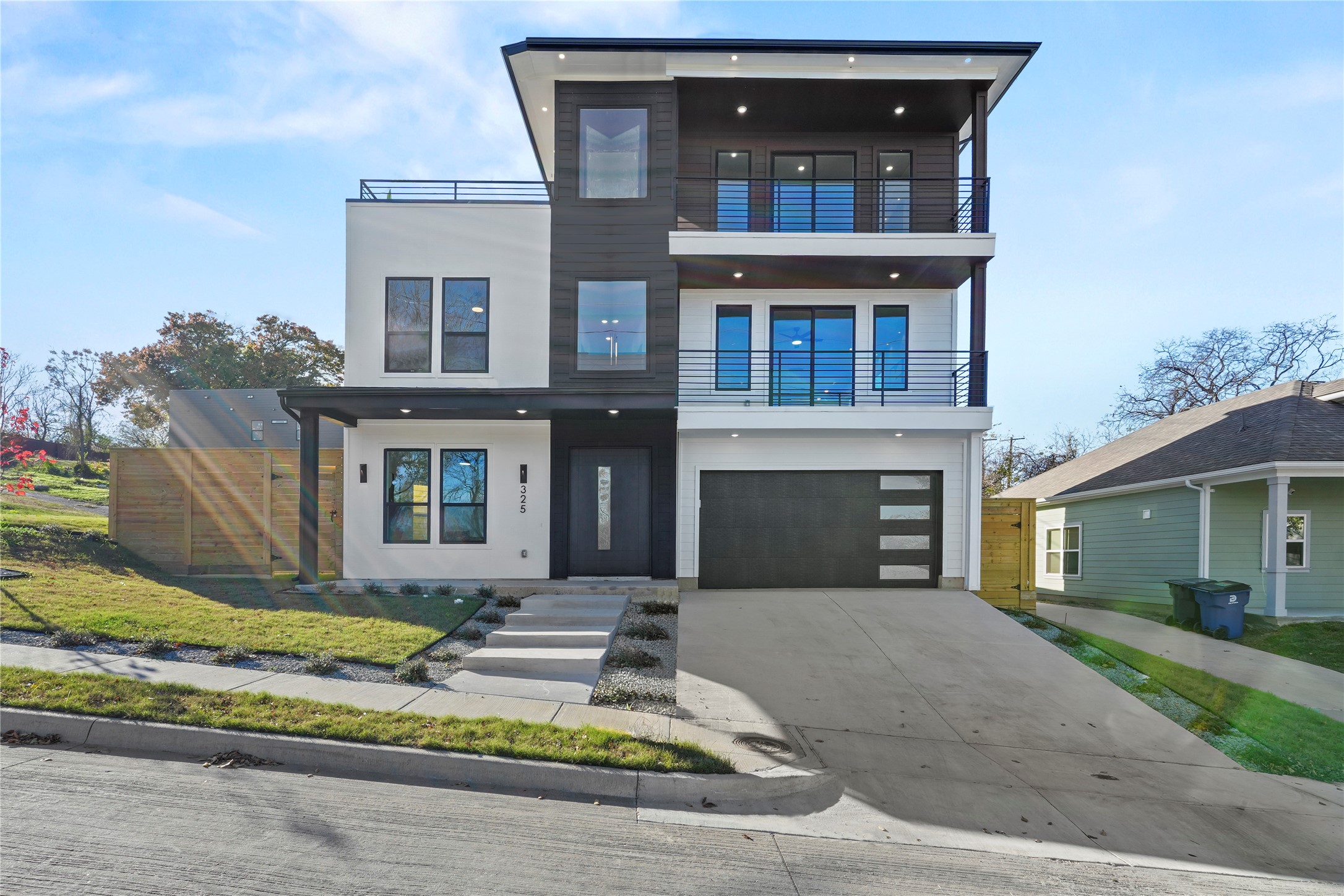 325 N Moore