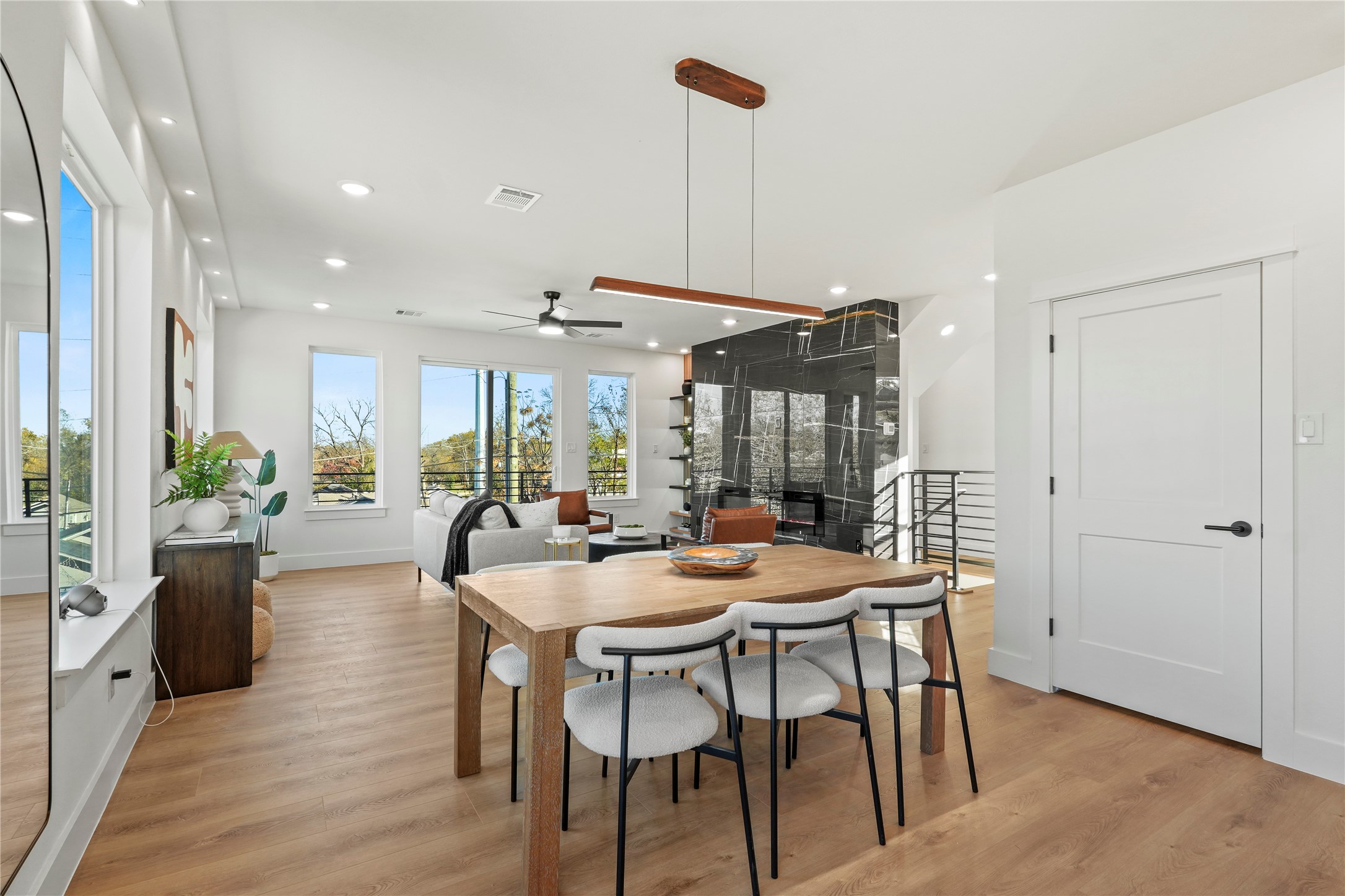 325 N Moore