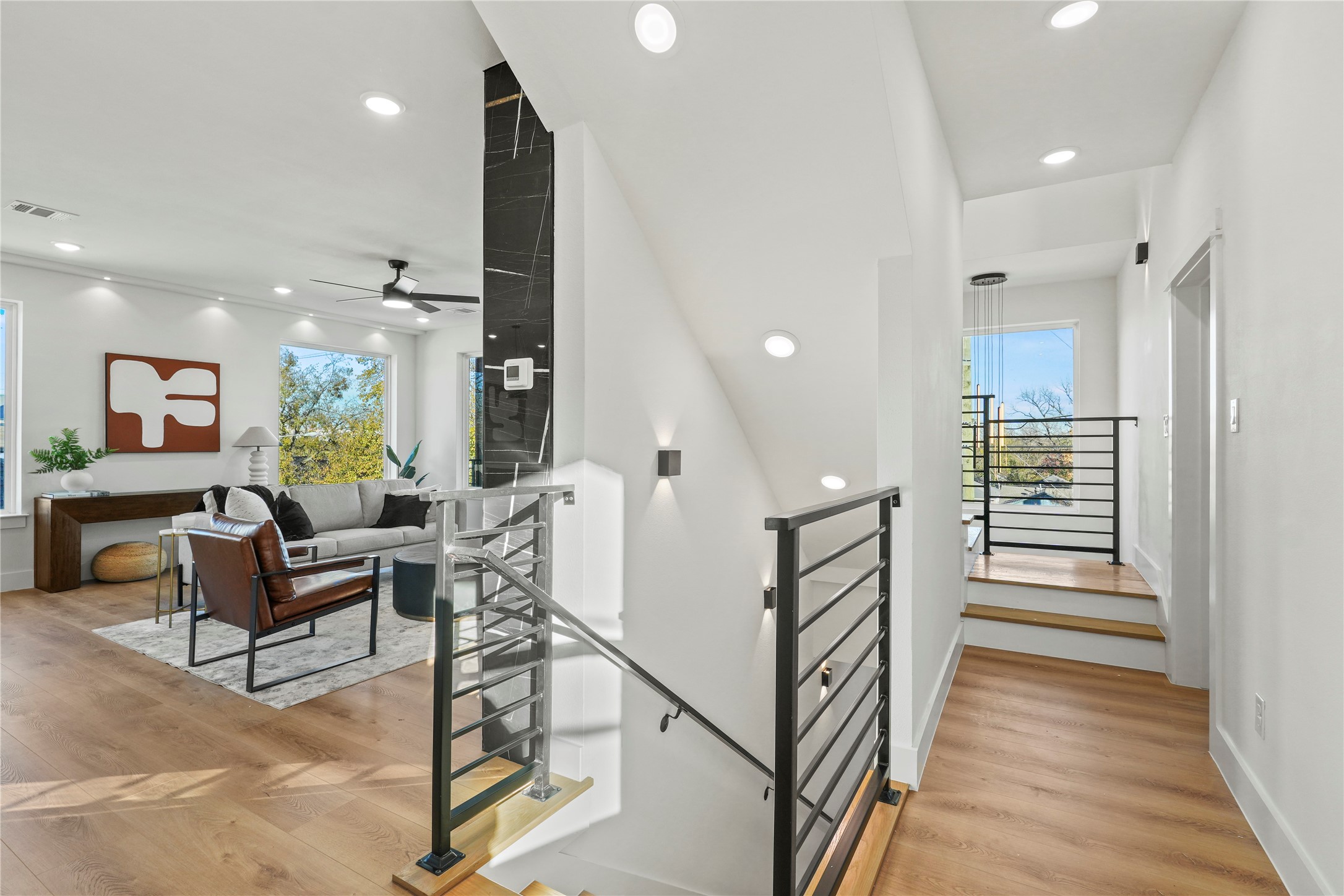325 N Moore