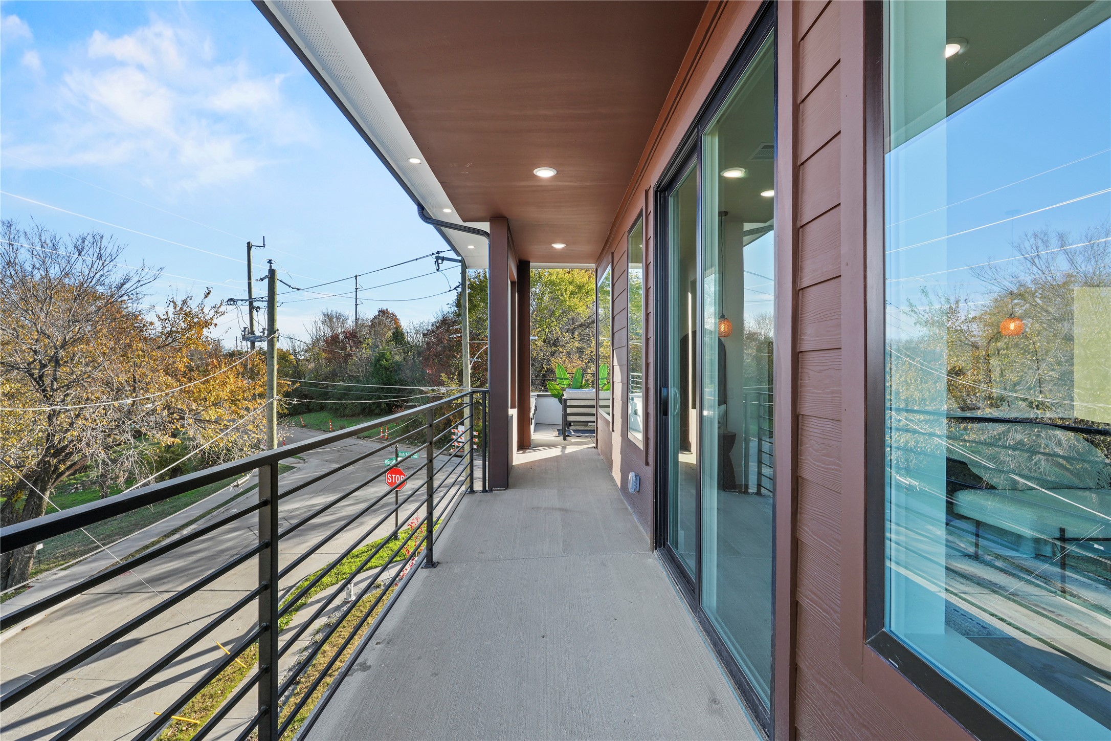 325 N Moore