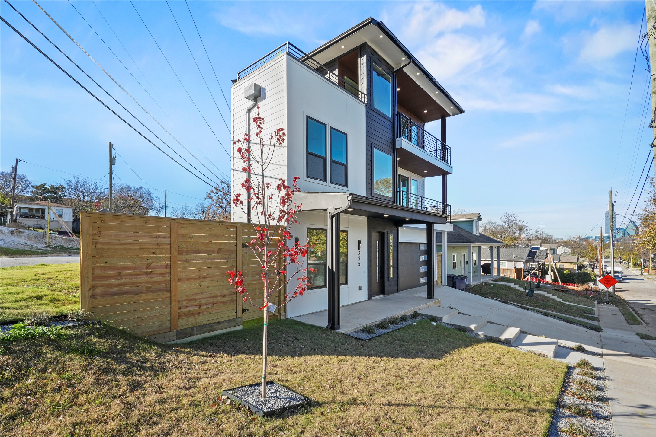 325 N Moore