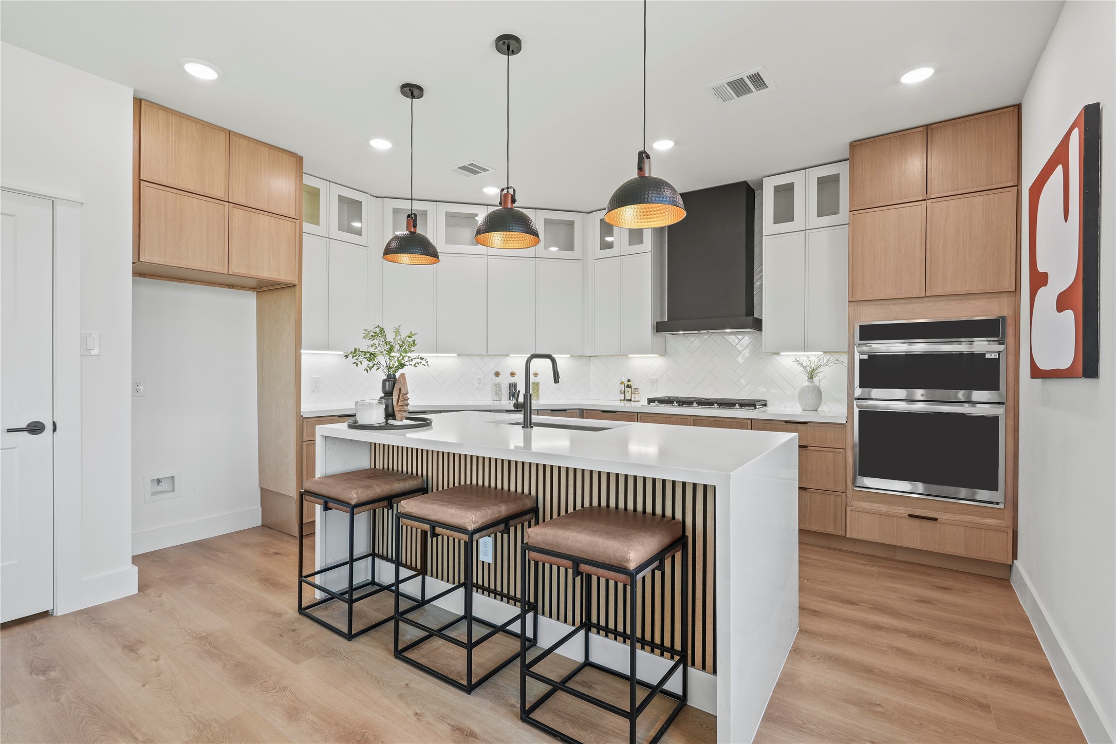 325 N Moore