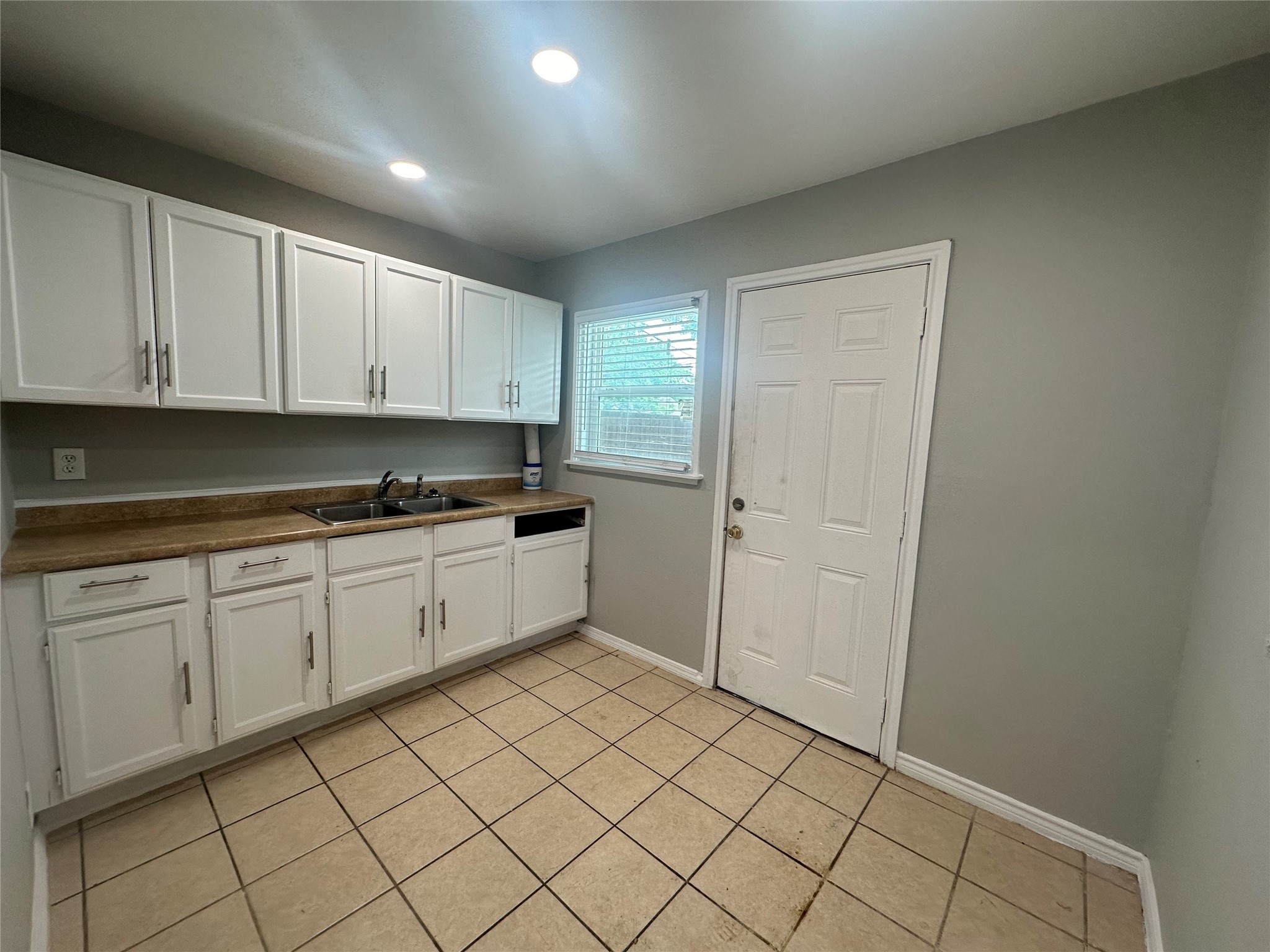 4702 W University Boulevard