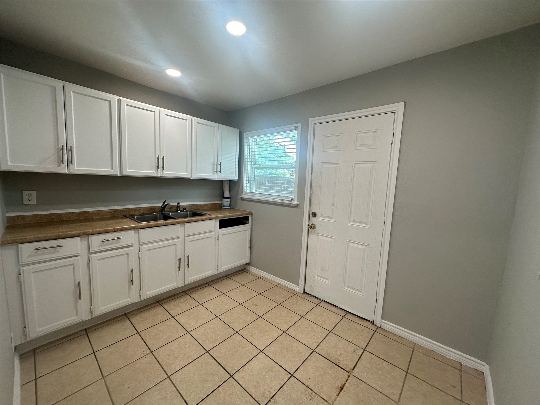 4702 W University Boulevard