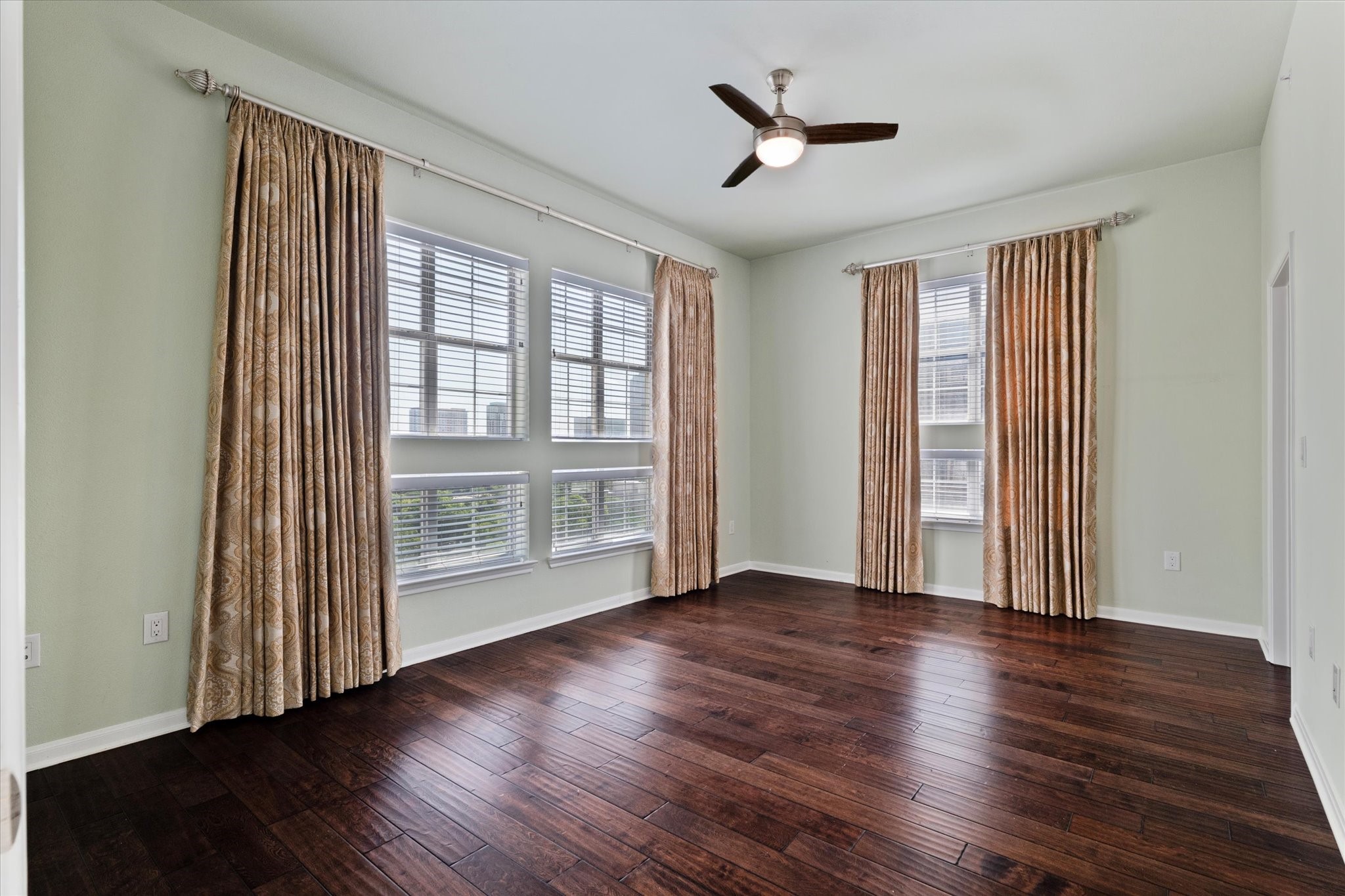 3225 Turtle Creek Boulevard 1009