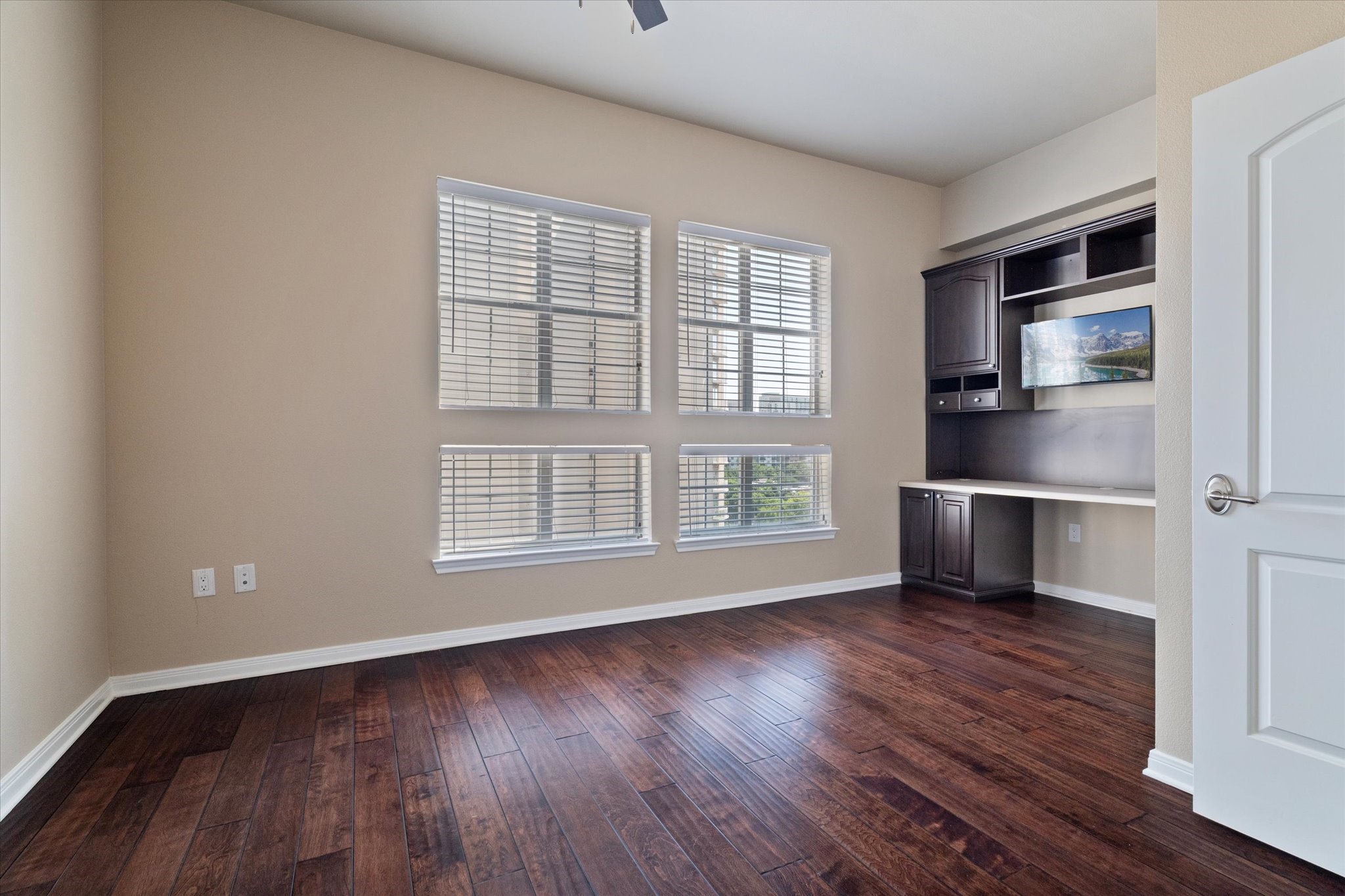 3225 Turtle Creek Boulevard 1009