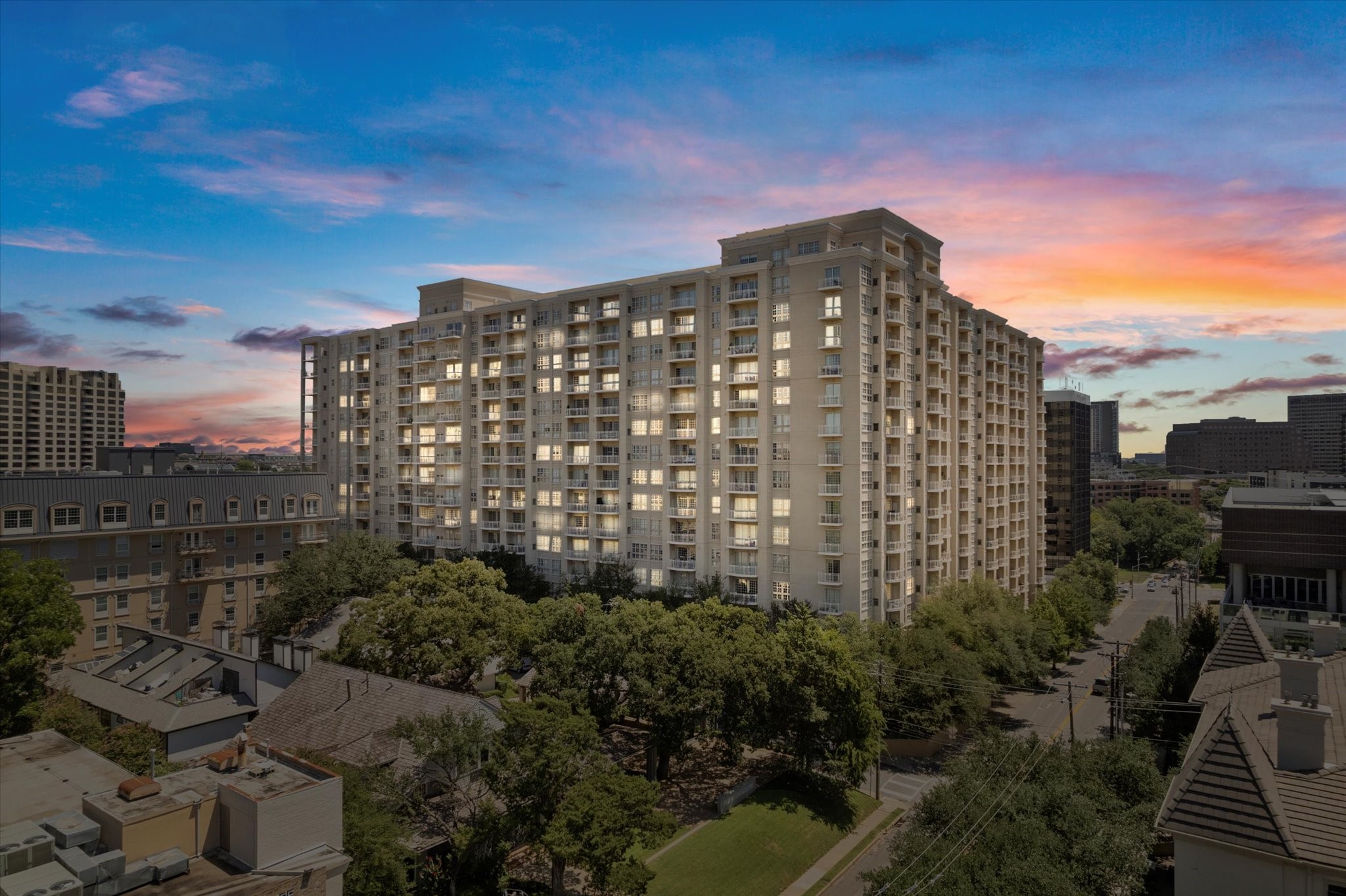 3225 Turtle Creek Boulevard 1009