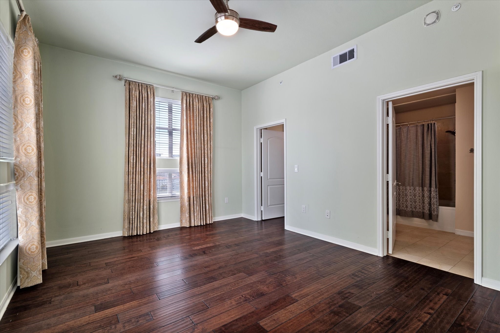 3225 Turtle Creek Boulevard 1009