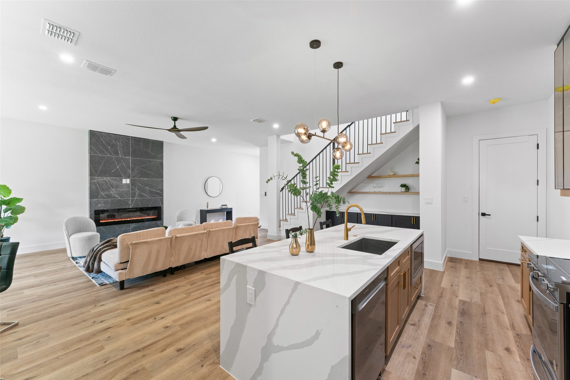 2828 Rochester Street